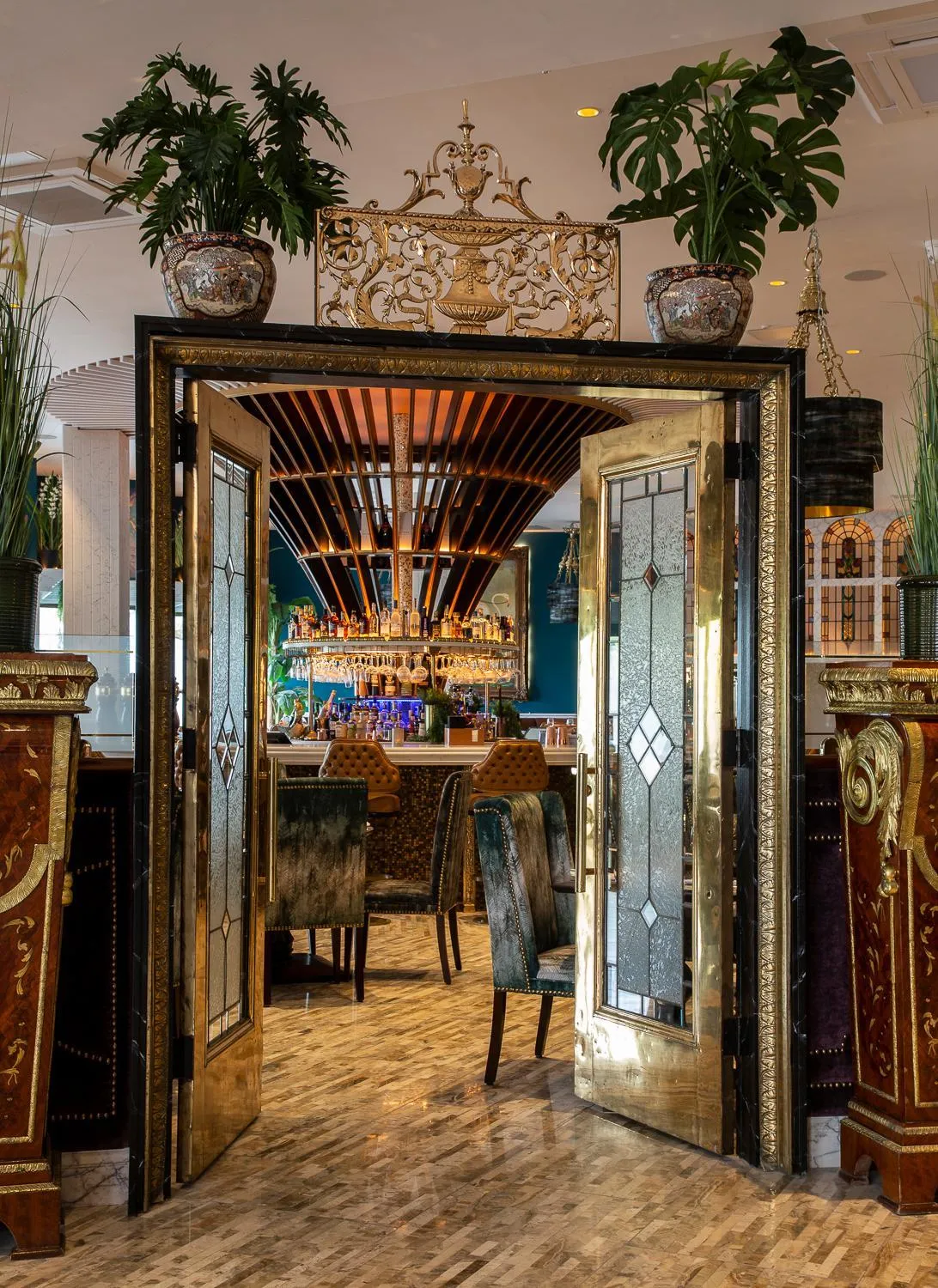 Restaurant/places to eat in Lawlors Hotel