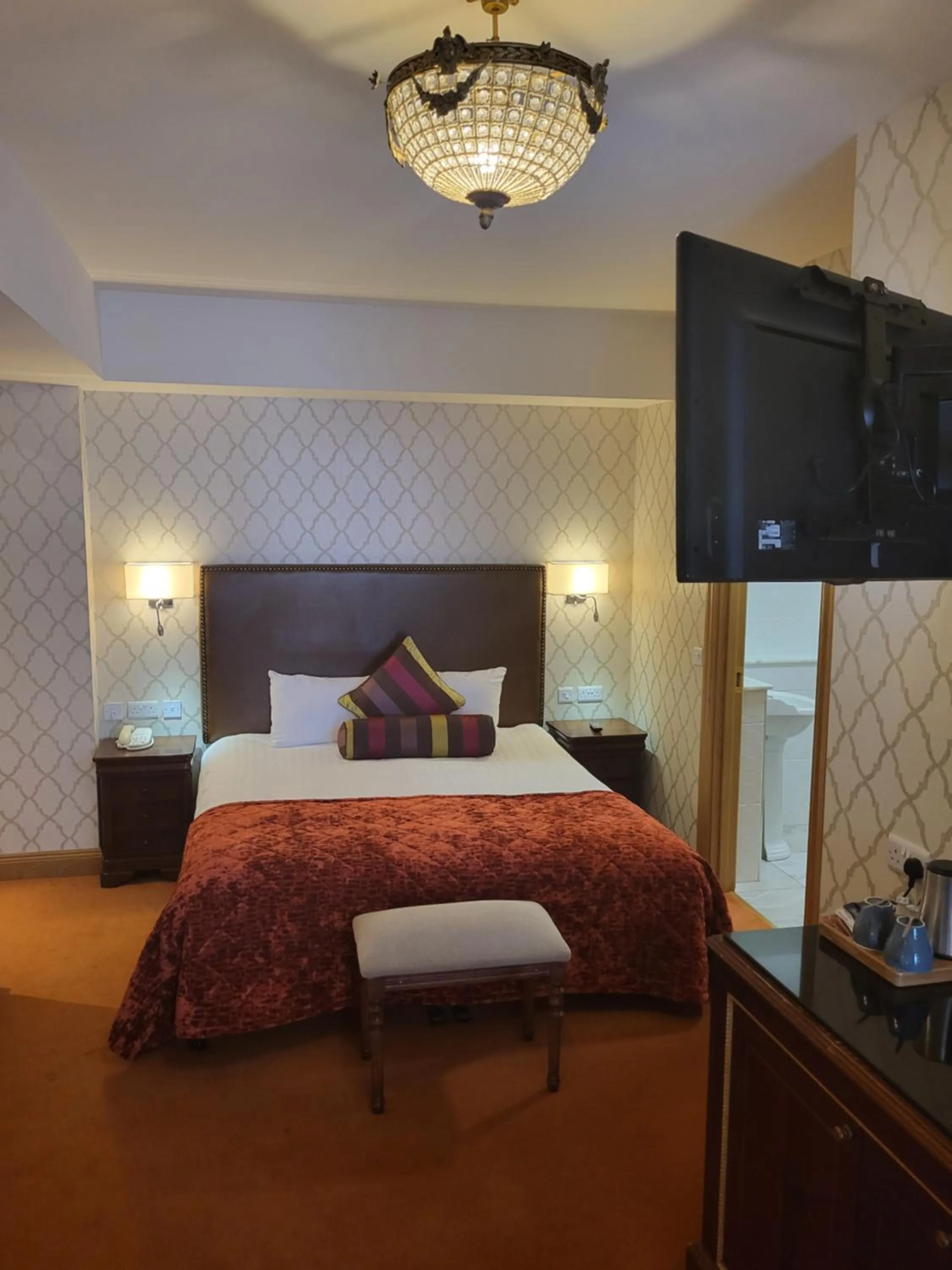 Bed in Lawlors Hotel