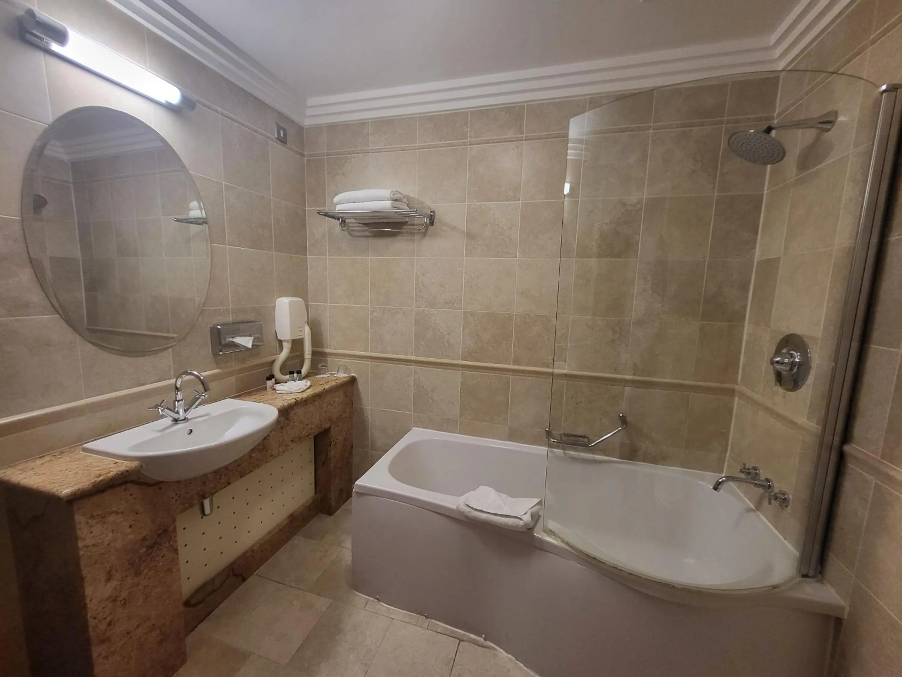 Shower in Lawlors Hotel