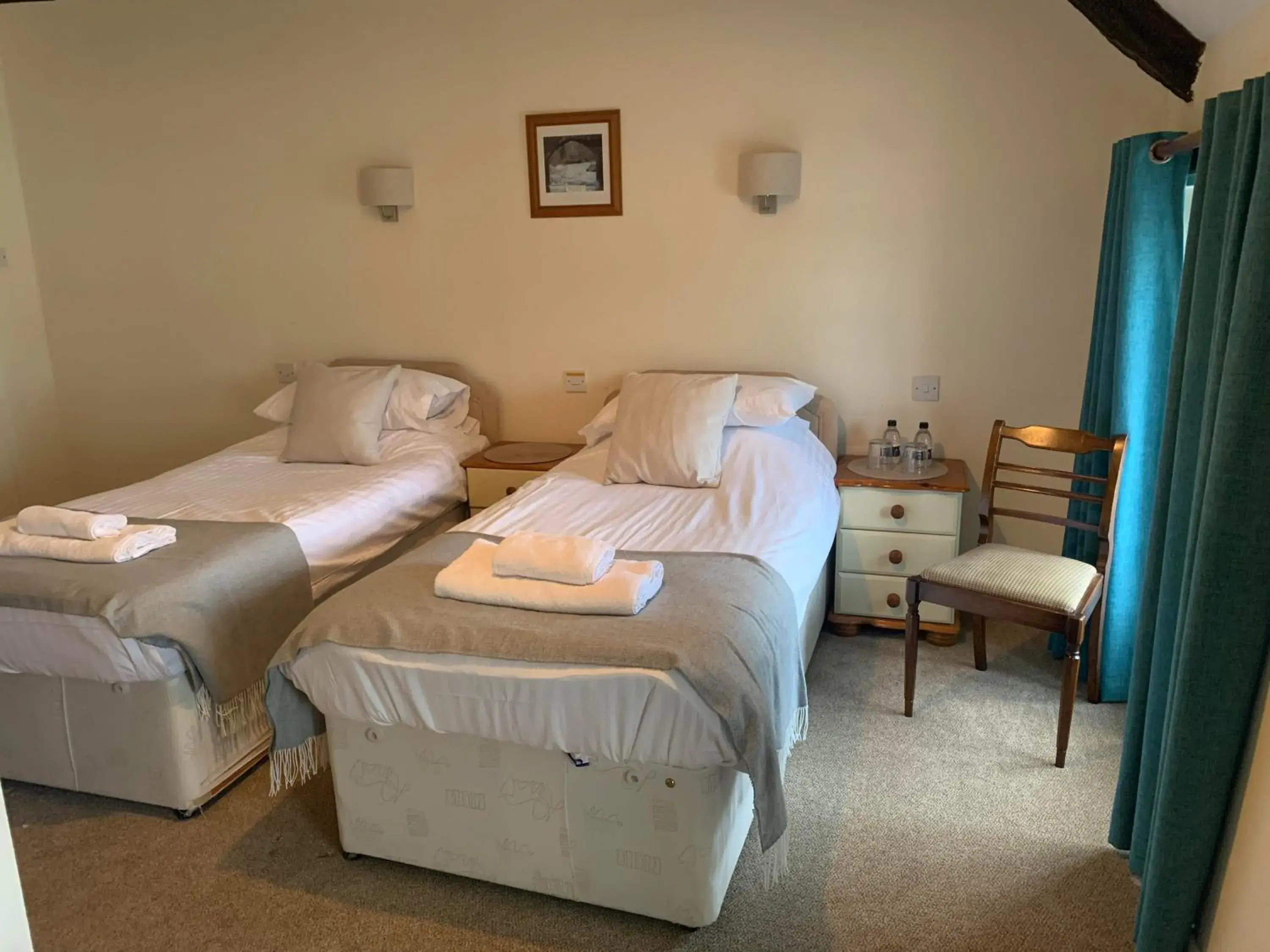 Standard Twin Room - single occupancy in Half Moon Inn Standard Twin Room - single occupancy in Half Moon Inn