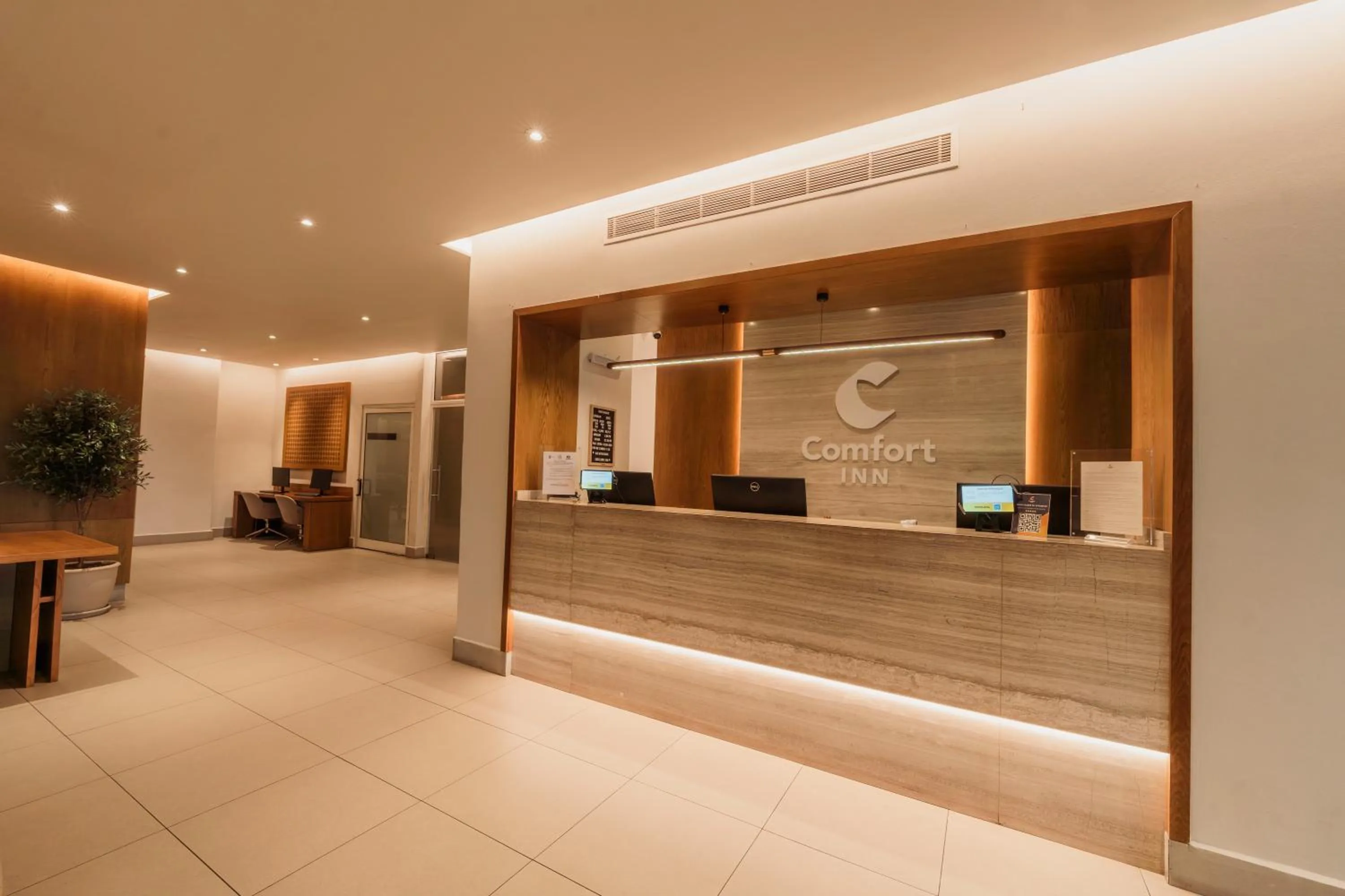 Lobby or reception in Comfort Inn Monterrey Valle