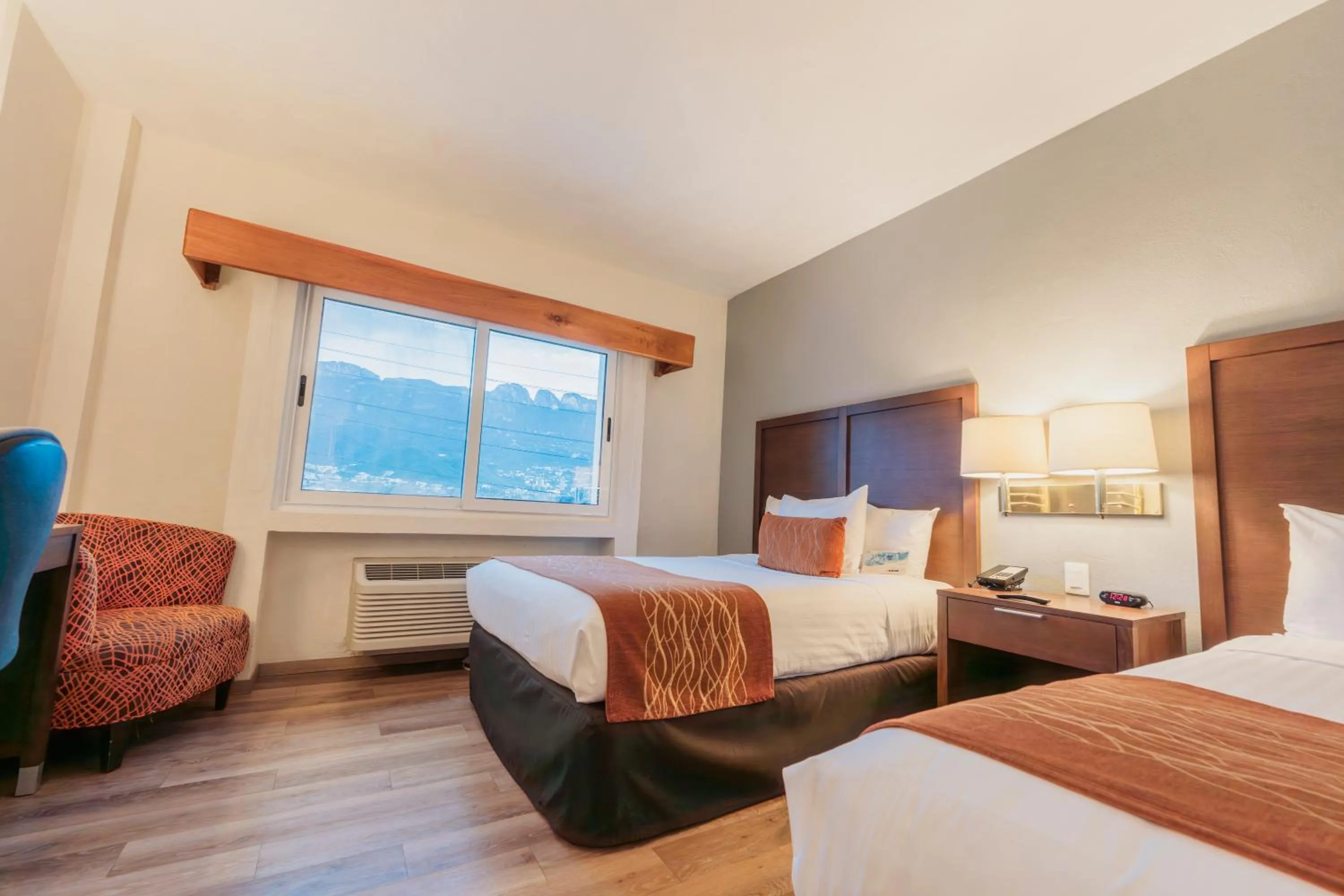 Bedroom, Bed in Comfort Inn Monterrey Valle