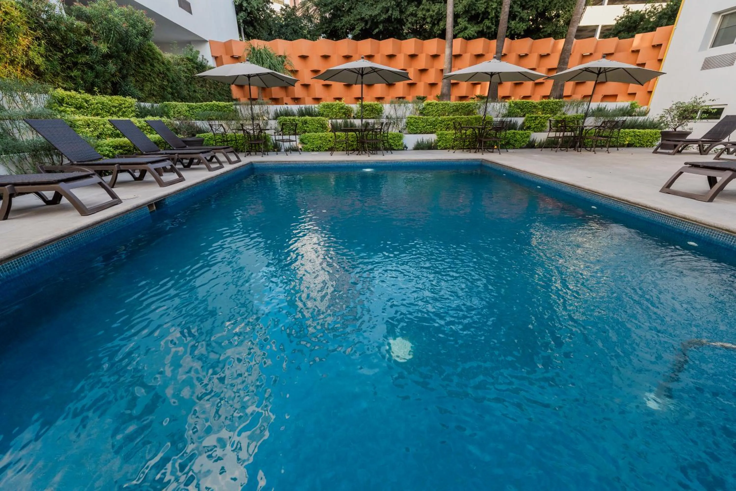 Swimming pool in Comfort Inn Monterrey Valle