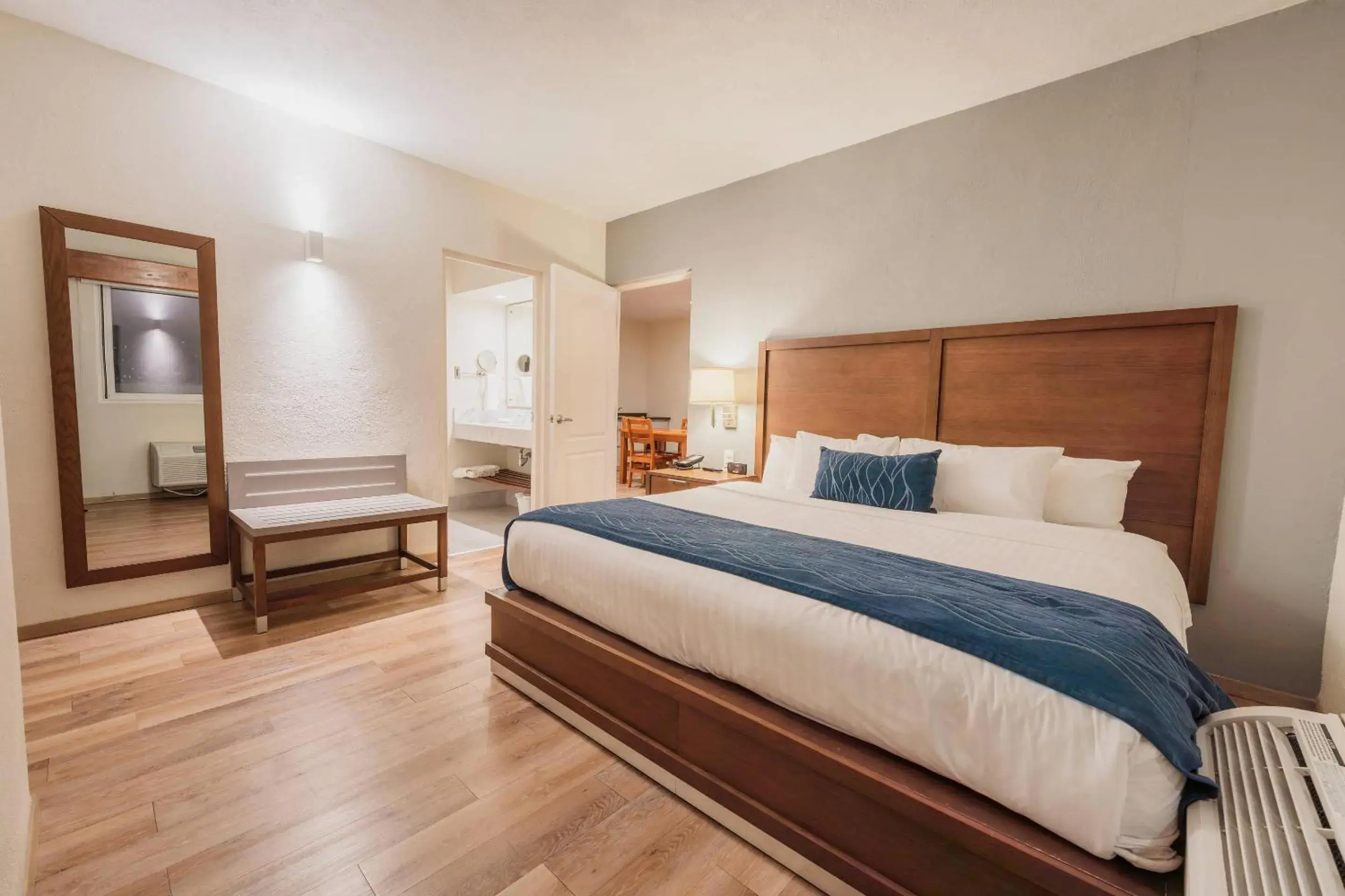 Suite - Non-Smoking in Comfort Inn Monterrey Valle Suite - Non-Smoking in Comfort Inn Monterrey Valle