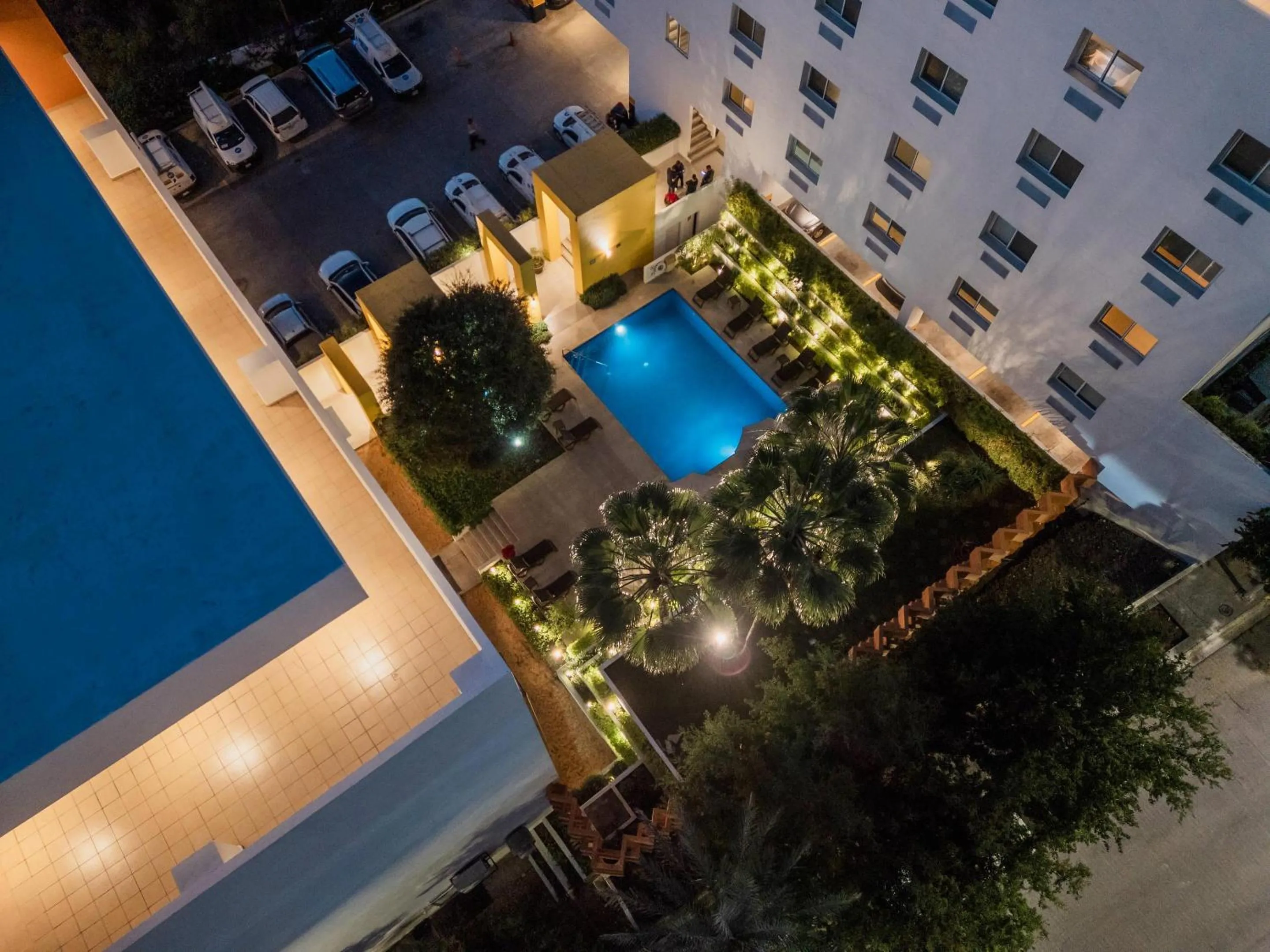 Swimming pool in Comfort Inn Monterrey Valle