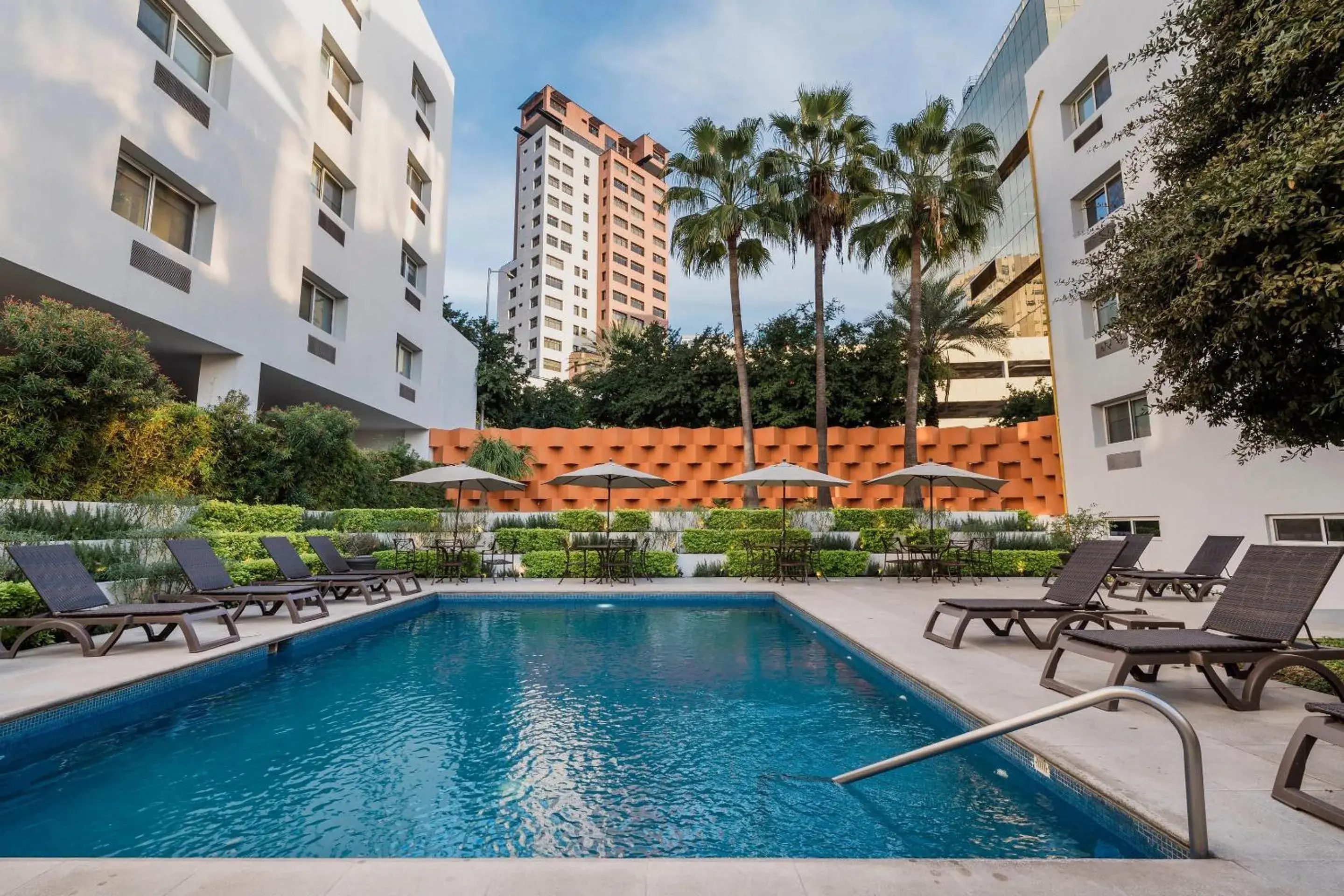 Swimming pool in Comfort Inn Monterrey Valle Swimming pool in Comfort Inn Monterrey Valle