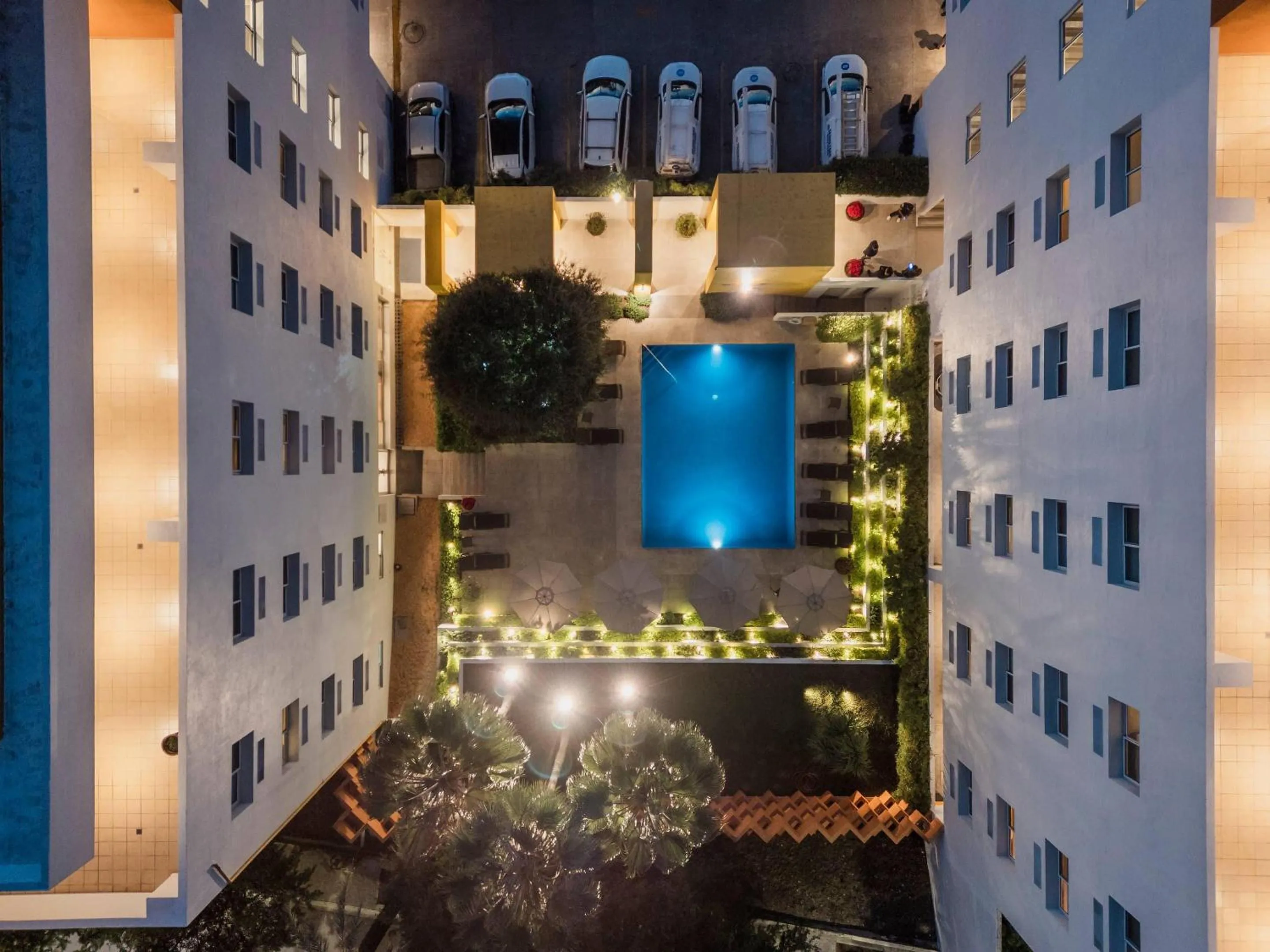 Swimming pool in Comfort Inn Monterrey Valle