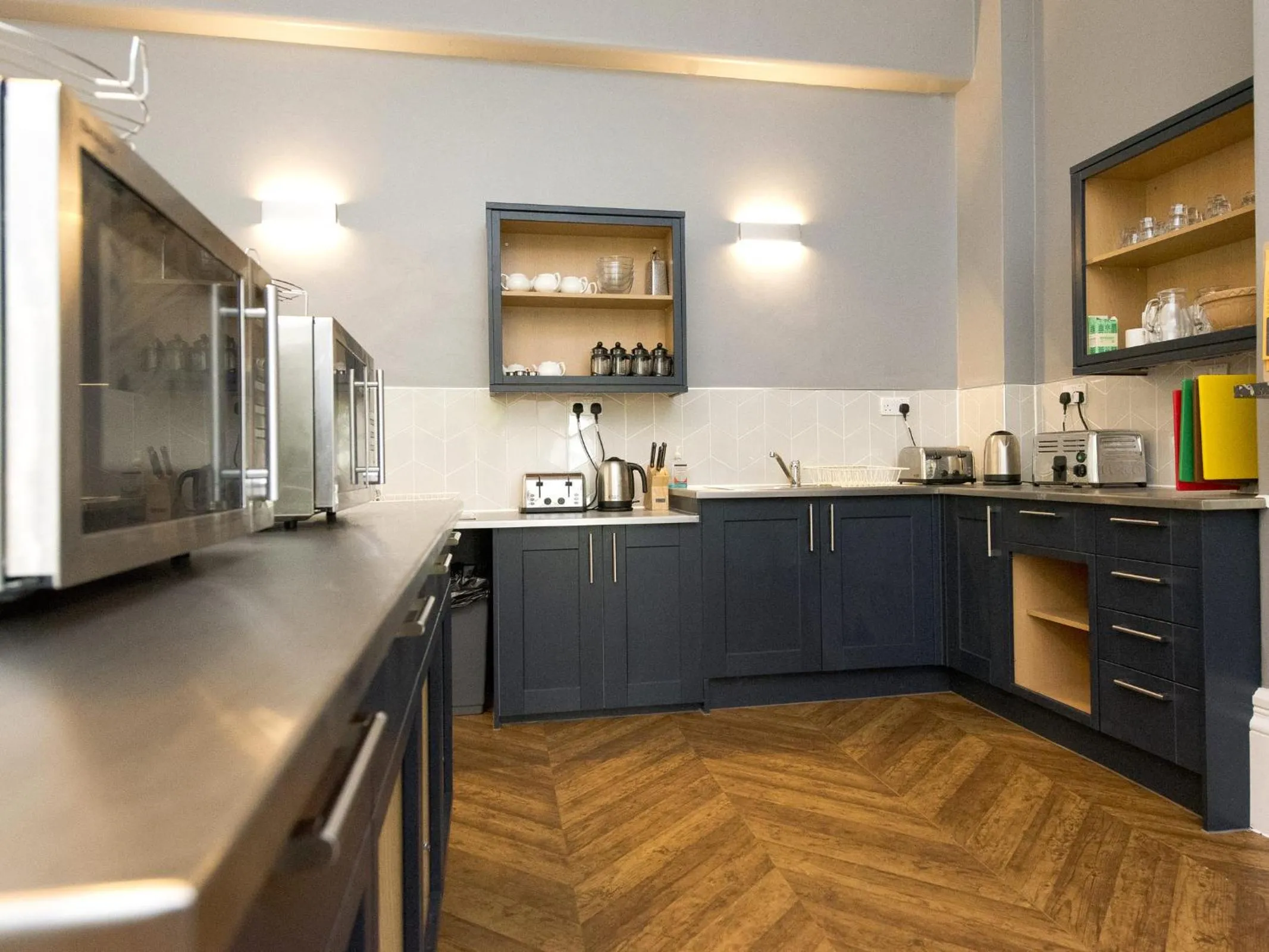 Kitchen or kitchenette in YHA Bath