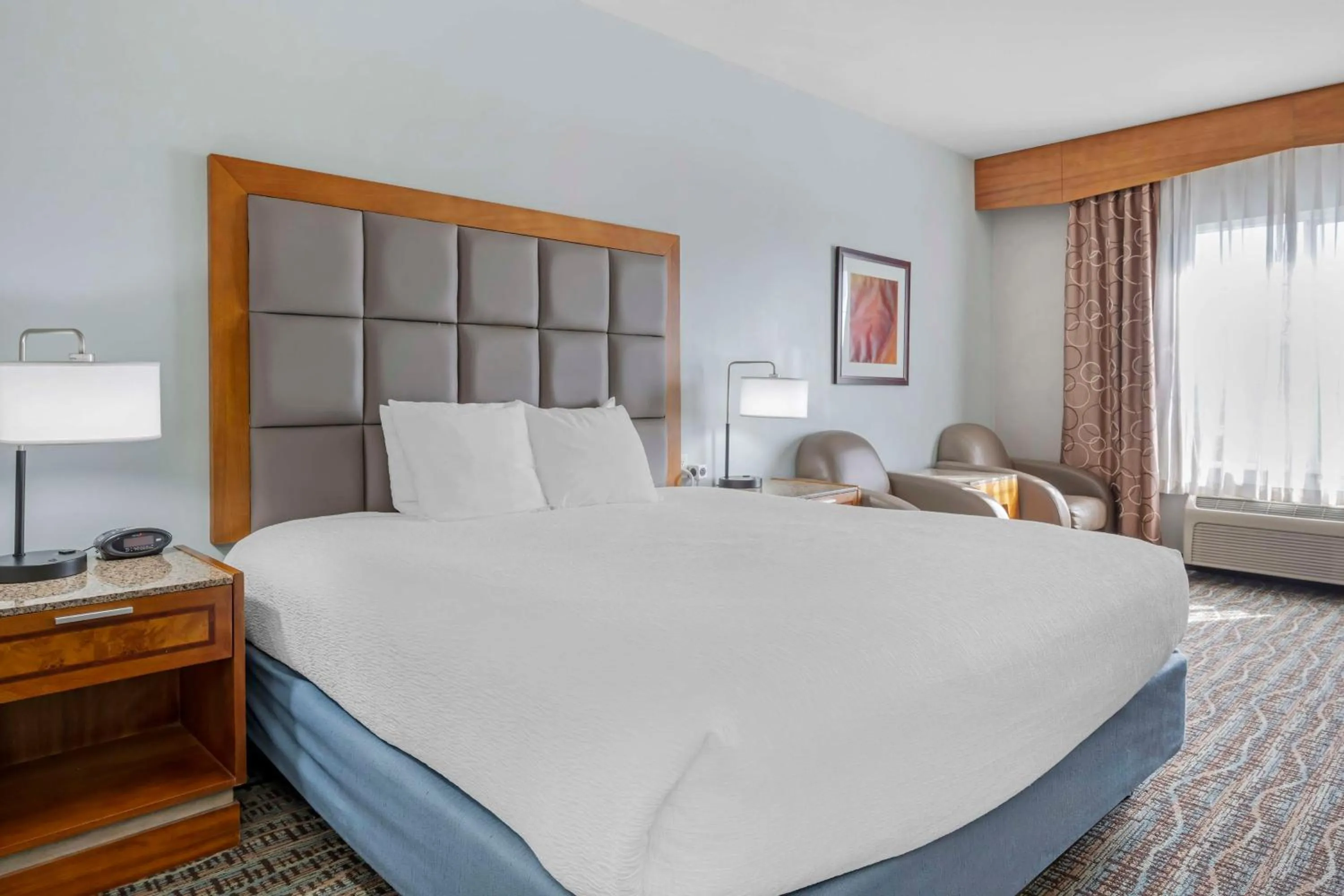 Bedroom, Bed in Best Western PLUS Peppertree Inn at Omak