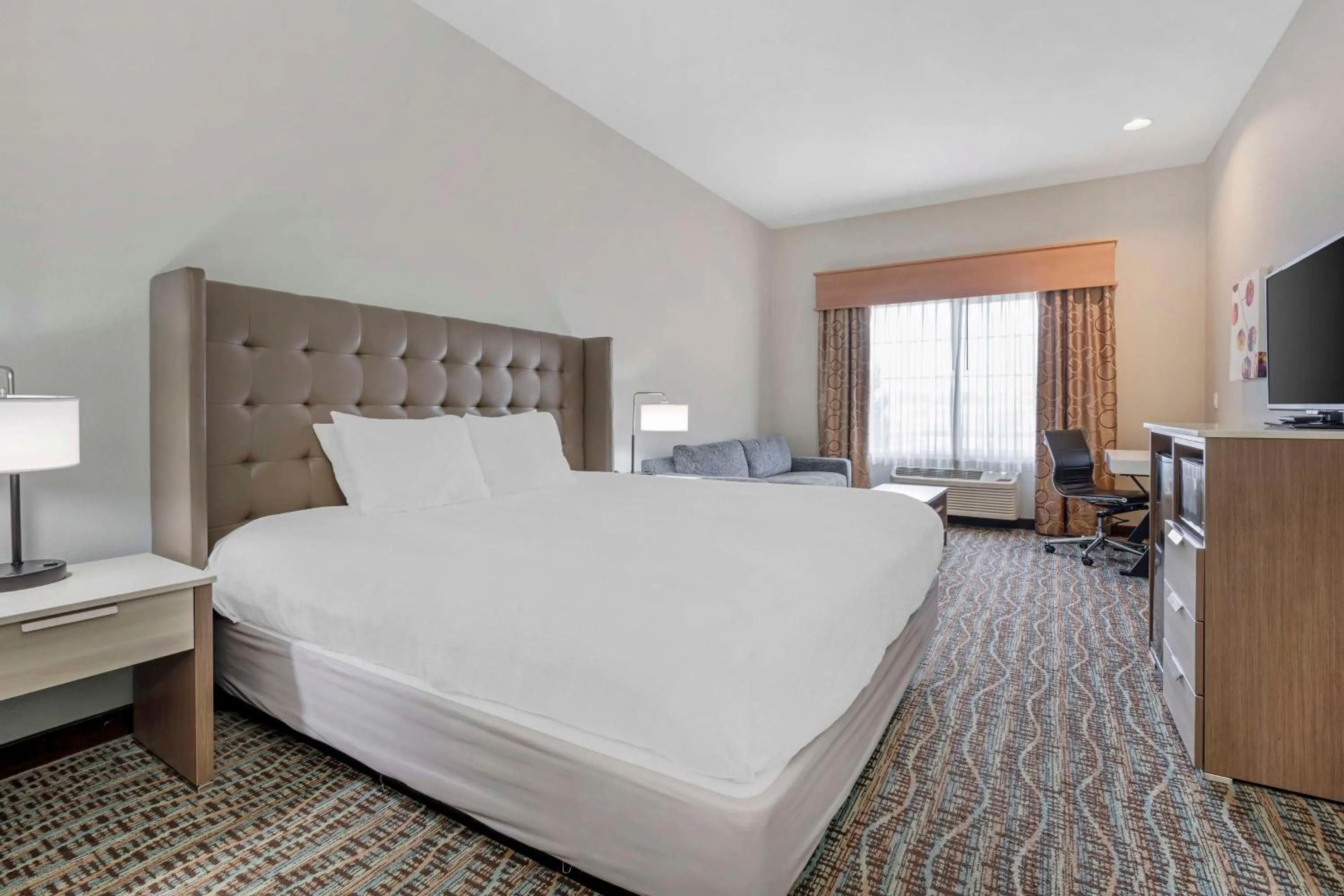 Bedroom, Bed in Best Western PLUS Peppertree Inn at Omak