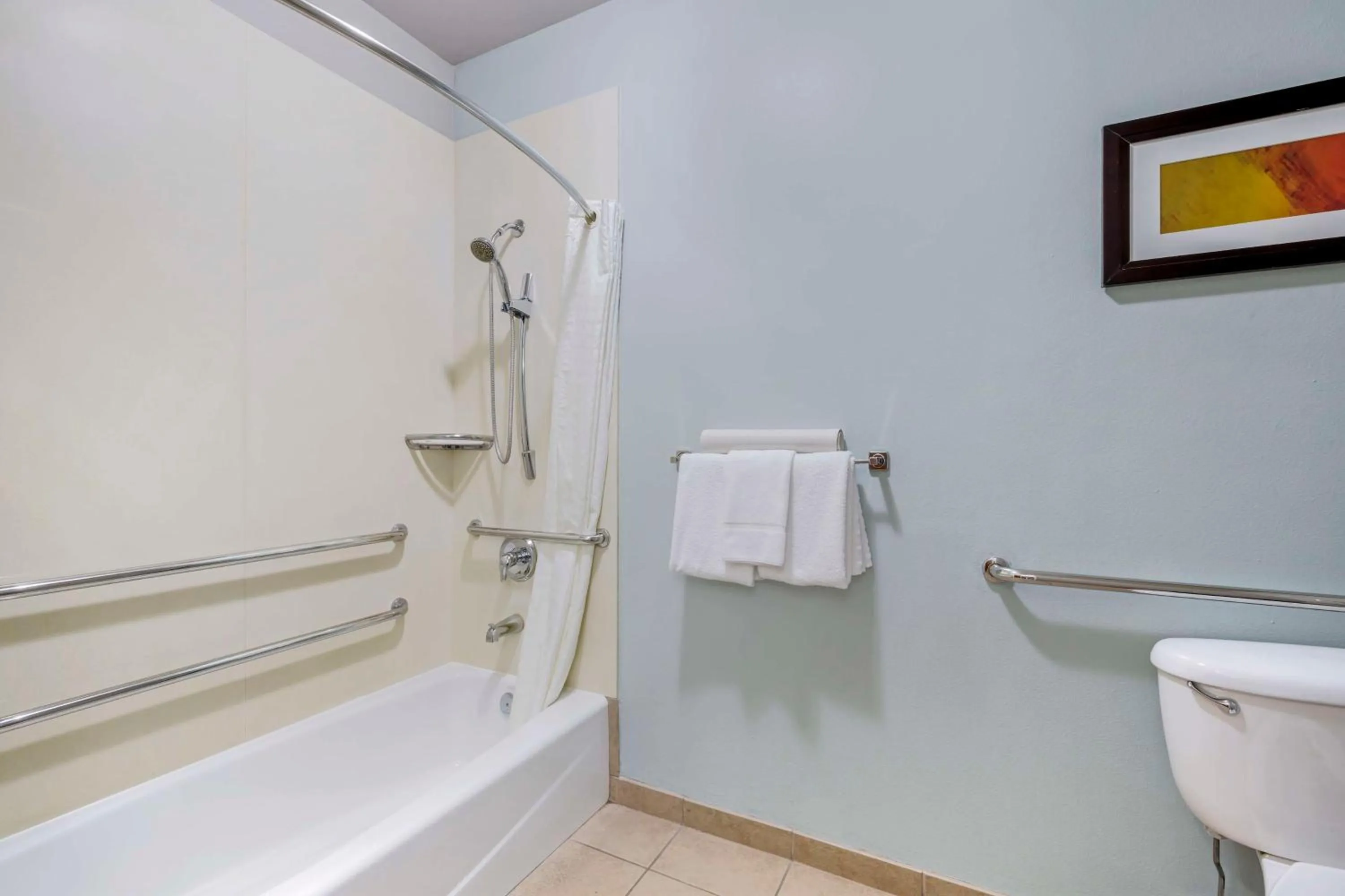 Bathroom in Best Western PLUS Peppertree Inn at Omak