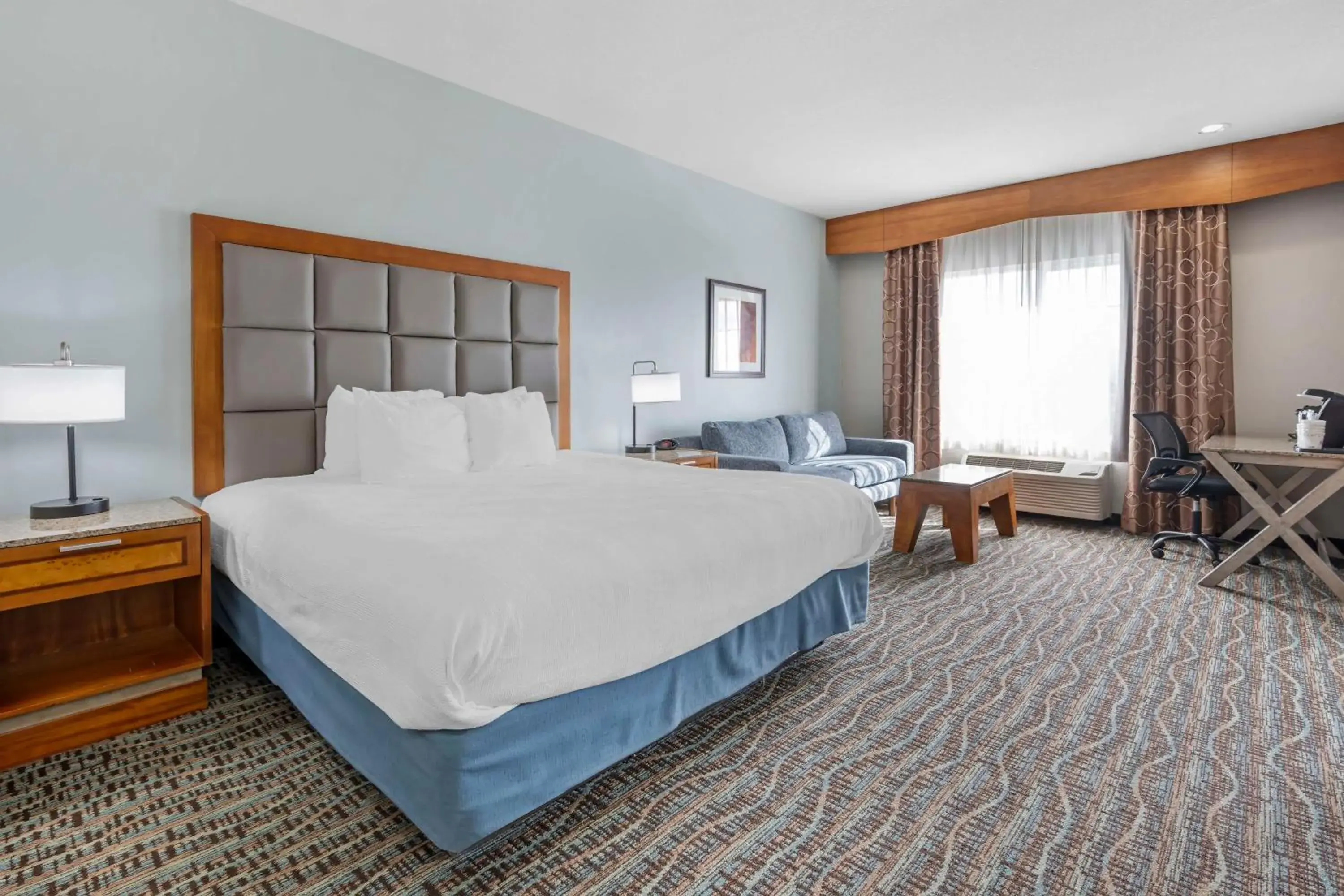 Bedroom, Bed in Best Western PLUS Peppertree Inn at Omak Bedroom, Bed in Best Western PLUS Peppertree Inn at Omak