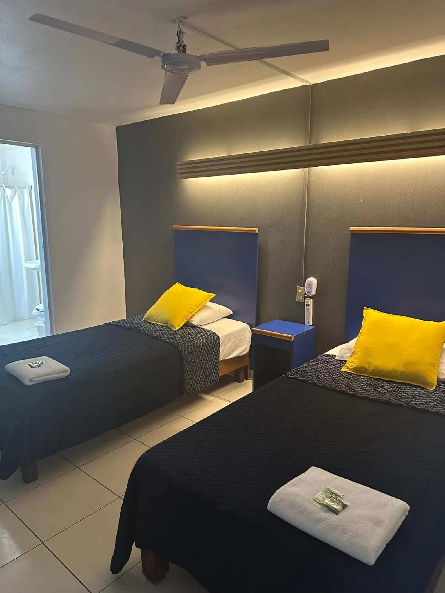 Photo of the whole room, Bed in Vagabundo Expo Guadalajara