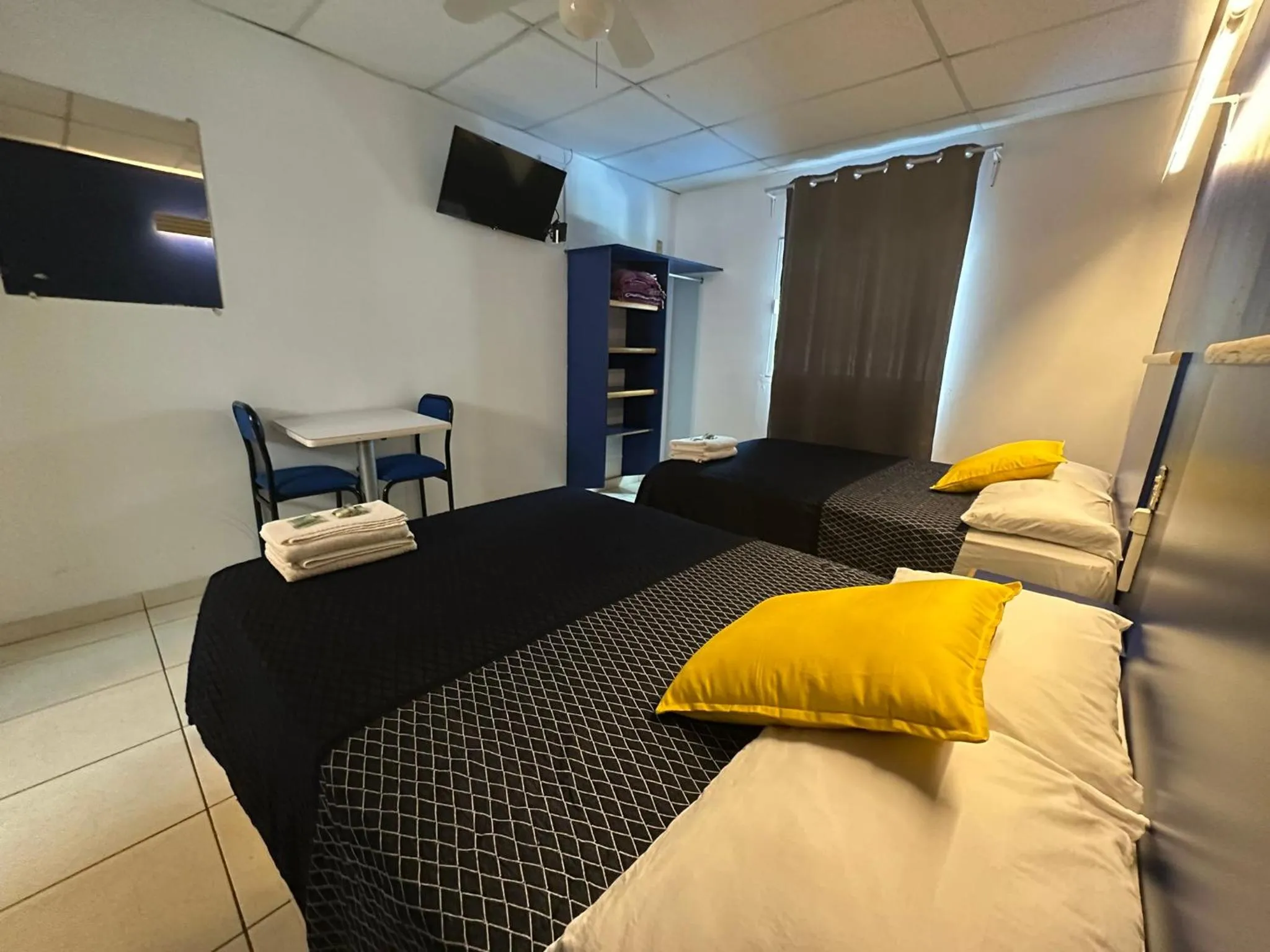 Photo of the whole room, Bed in Vagabundo Expo Guadalajara