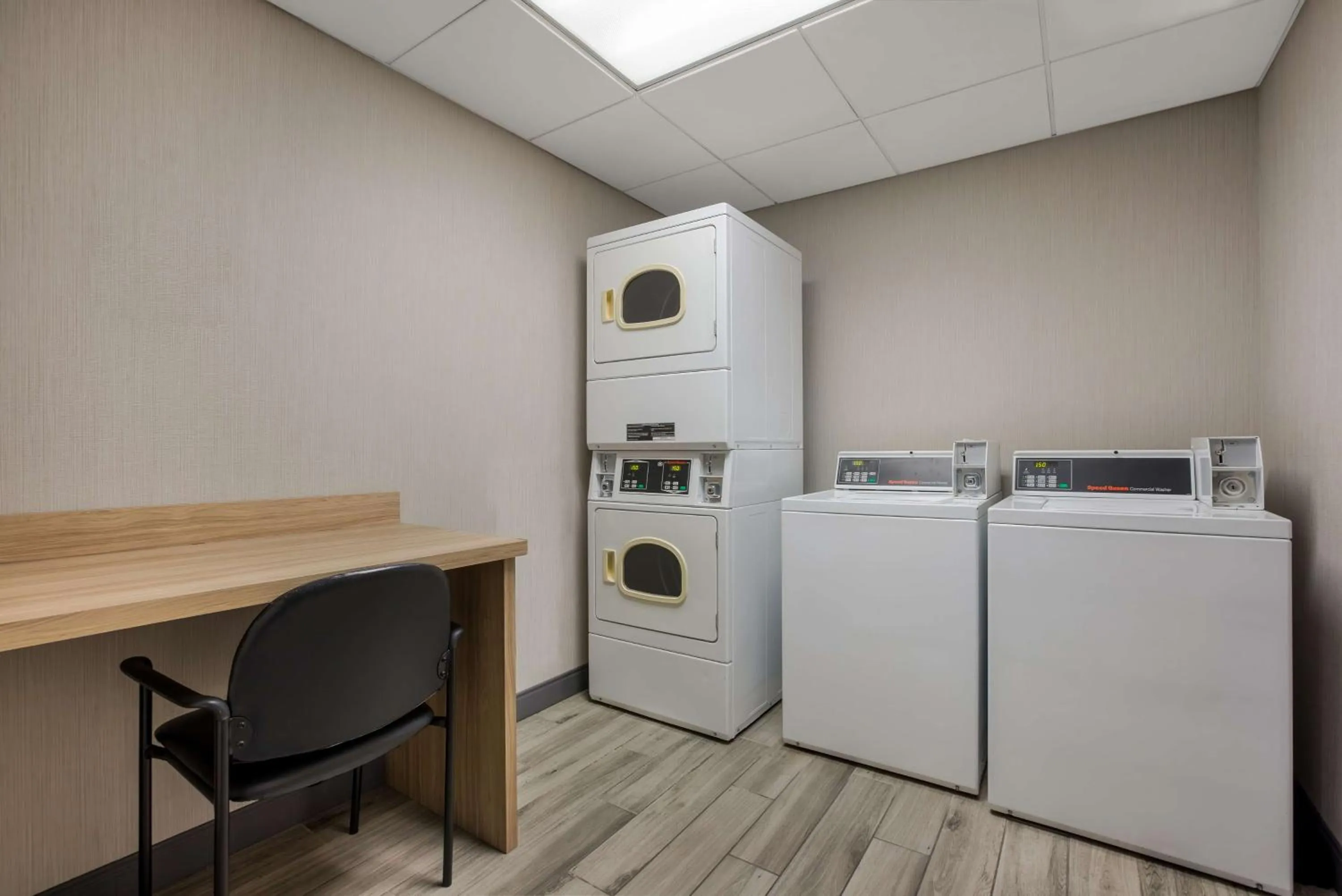 Sports in Hampton Inn Linden