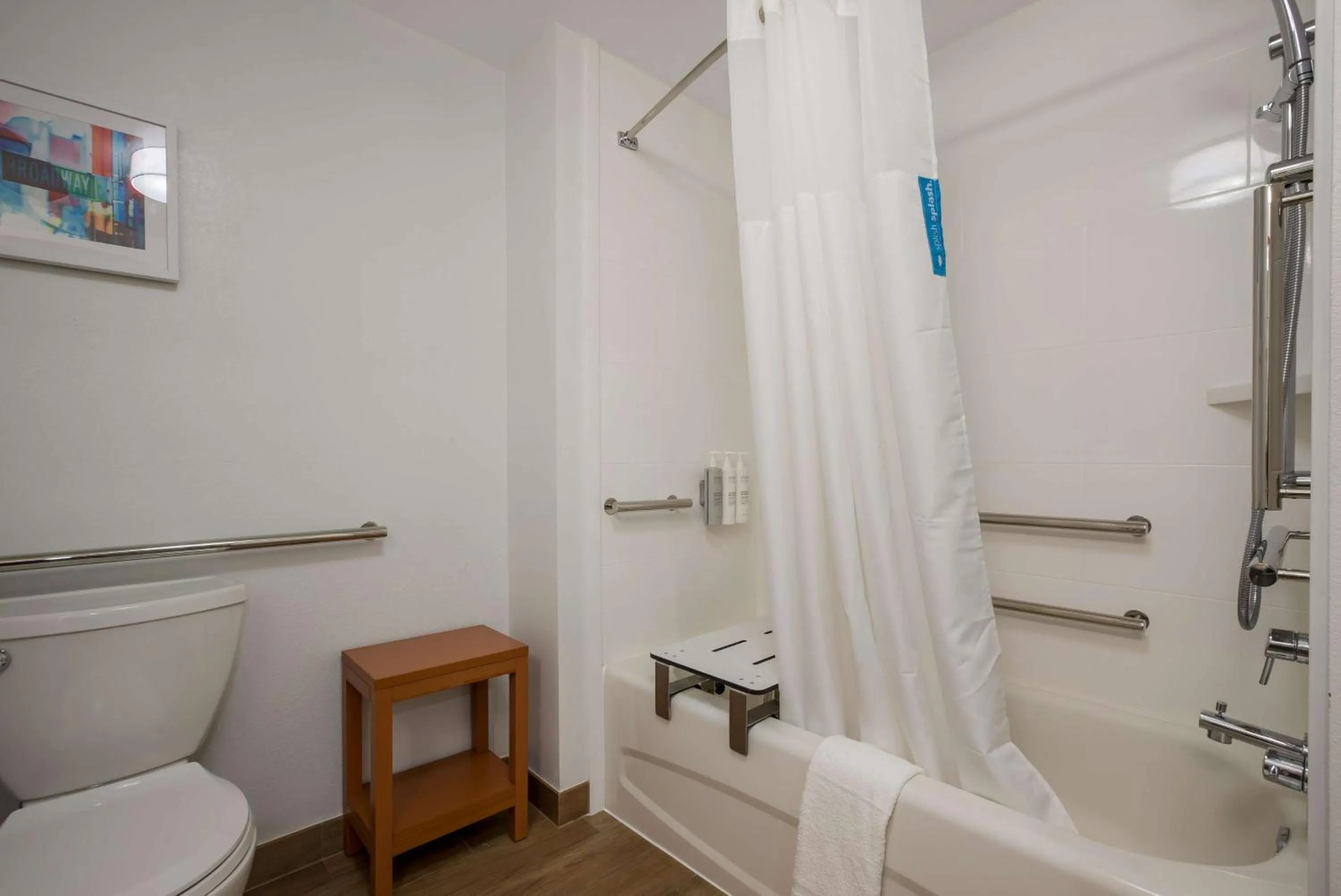 Bathroom in Hampton Inn Linden