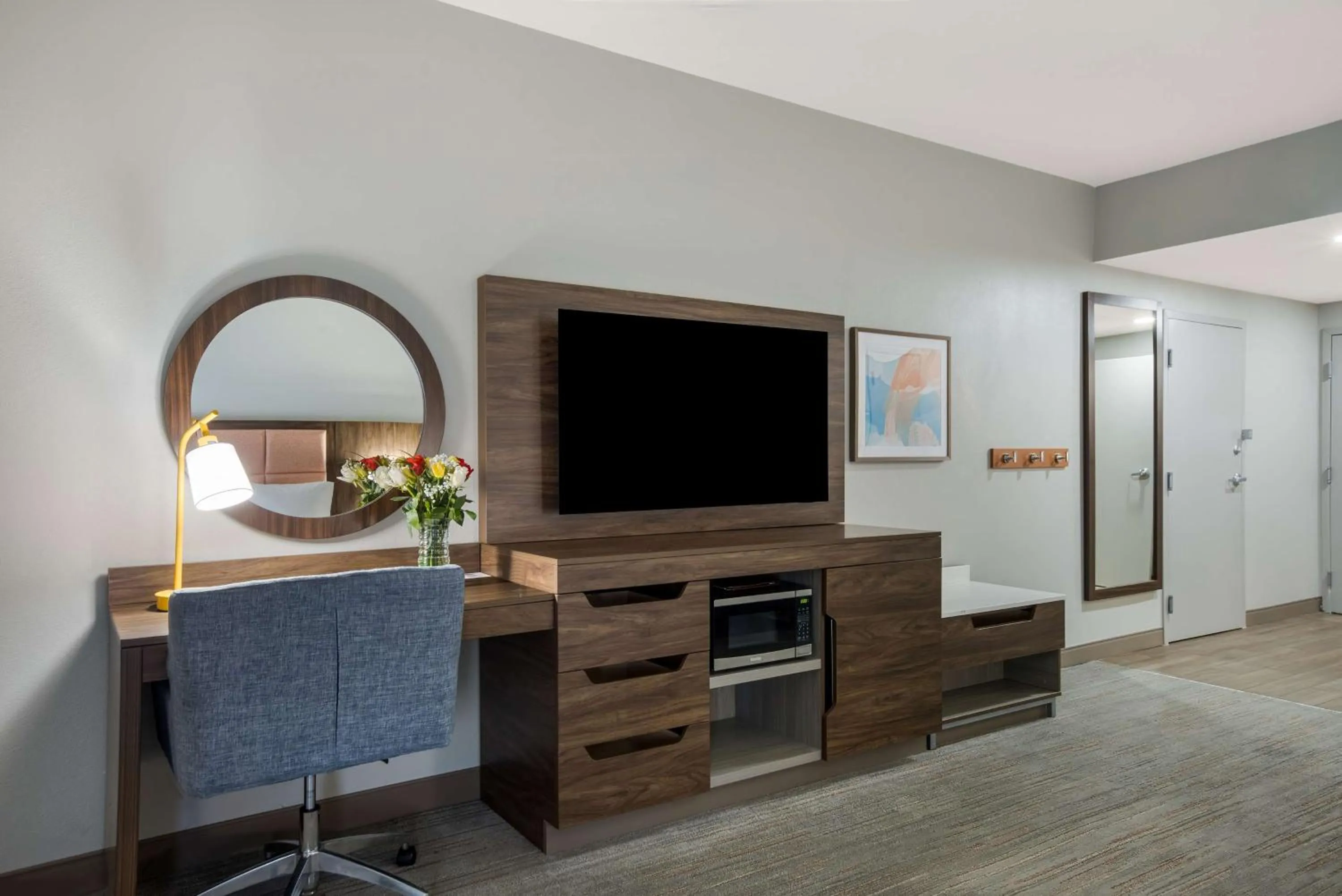 Bedroom in Hampton Inn Linden