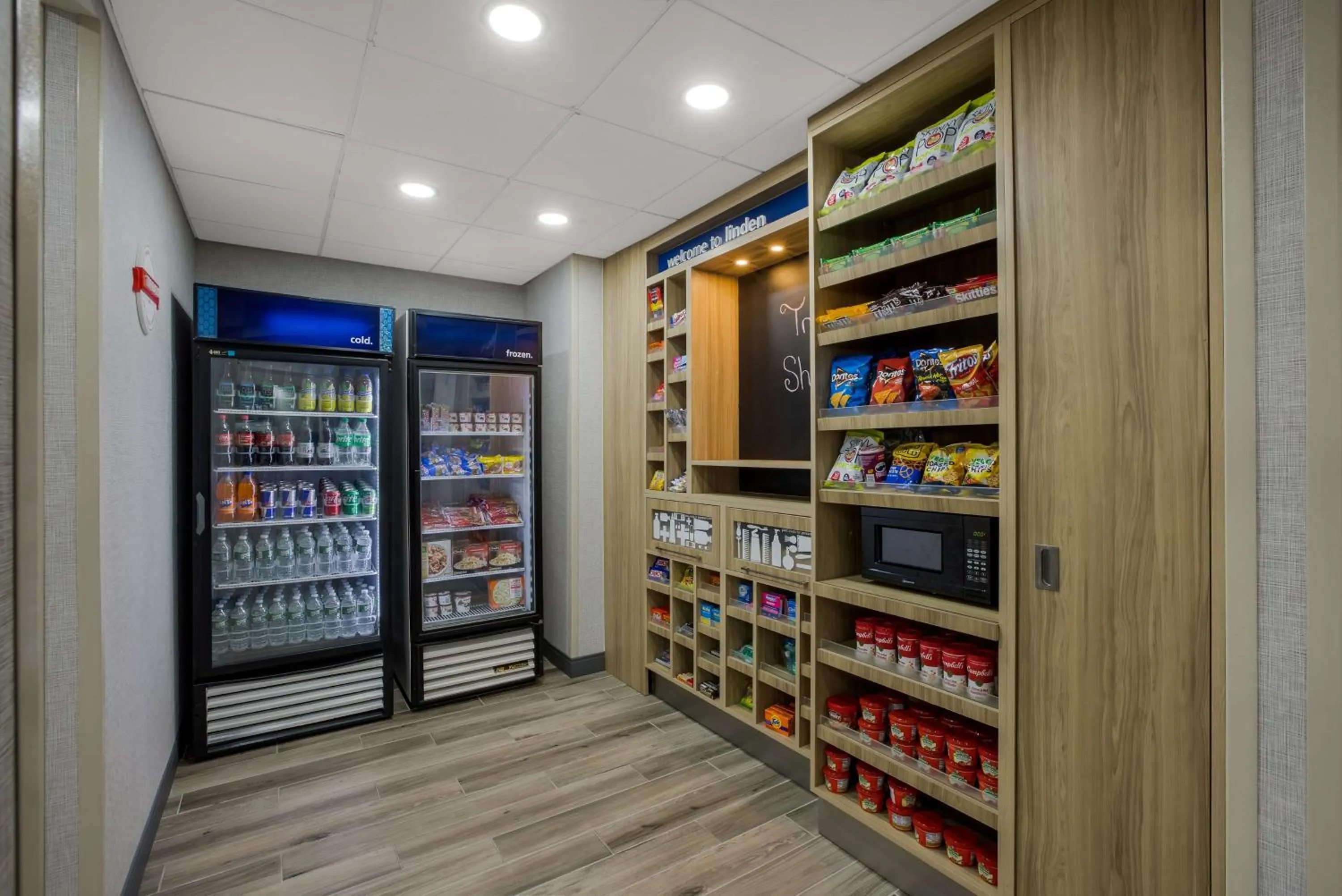 Dining area in Hampton Inn Linden