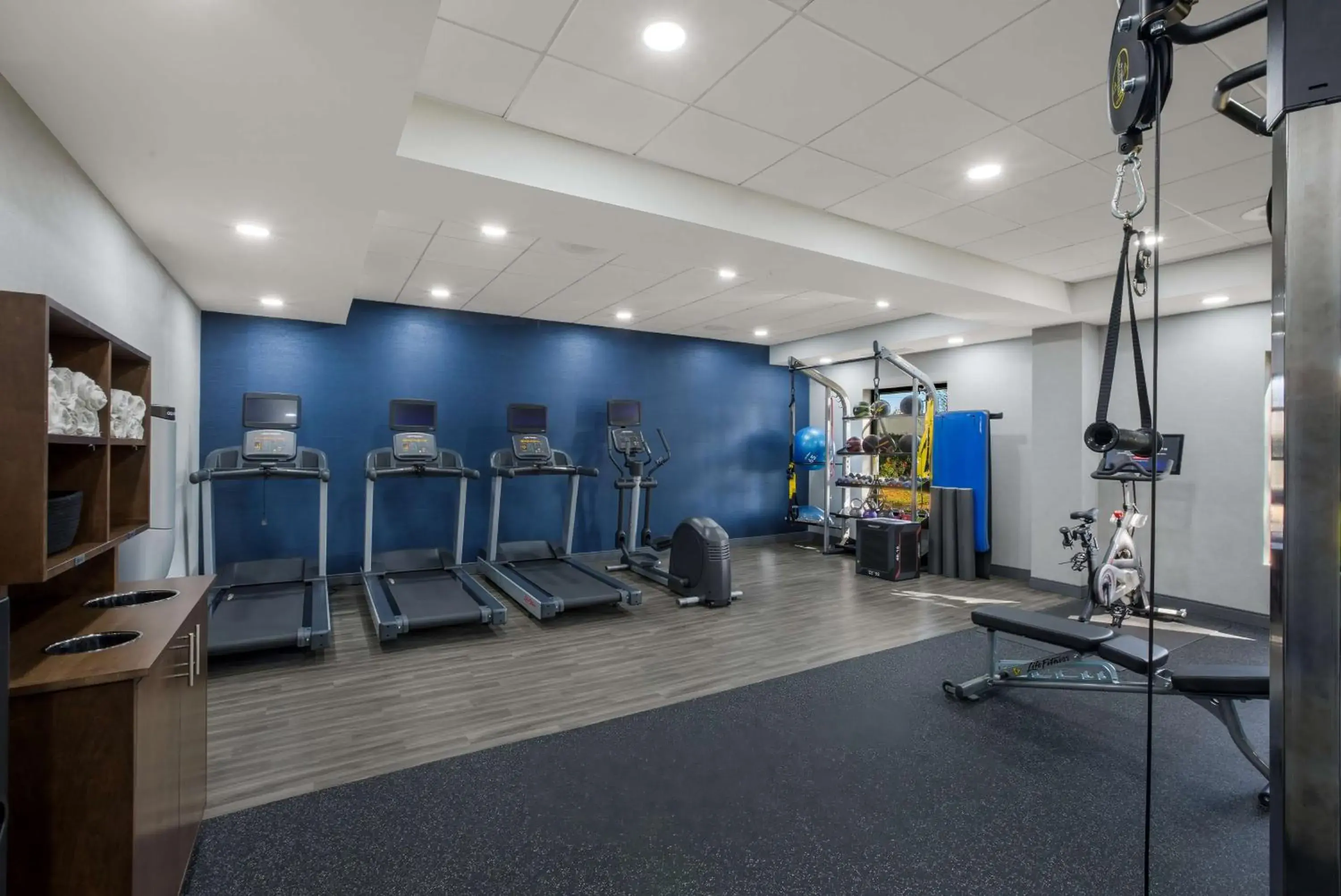 Fitness centre/facilities in Hampton Inn Linden Fitness centre/facilities in Hampton Inn Linden