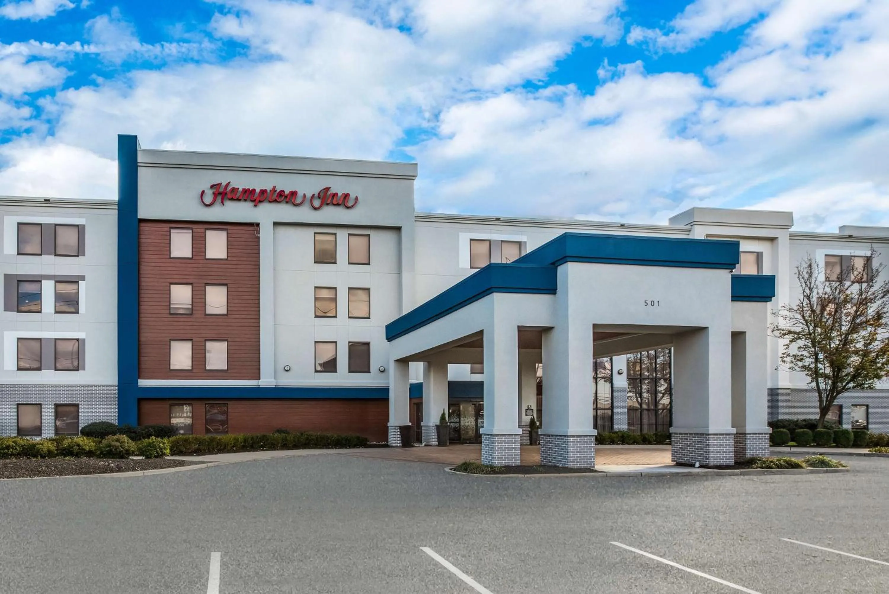 Property building in Hampton Inn Linden