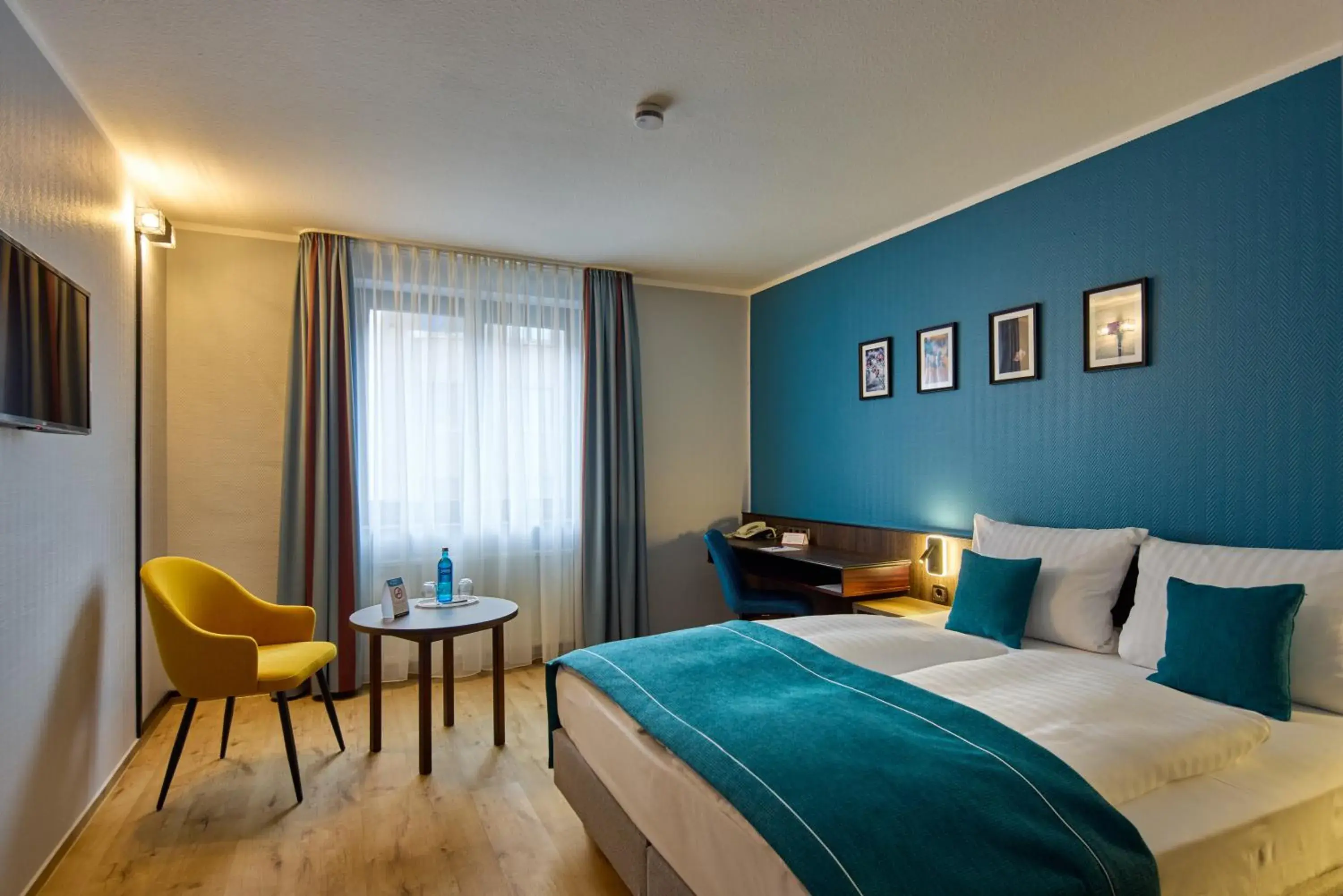 Photo of the whole room, Bed in Trip Inn Hotel Krefeld Photo of the whole room, Bed in Trip Inn Hotel Krefeld