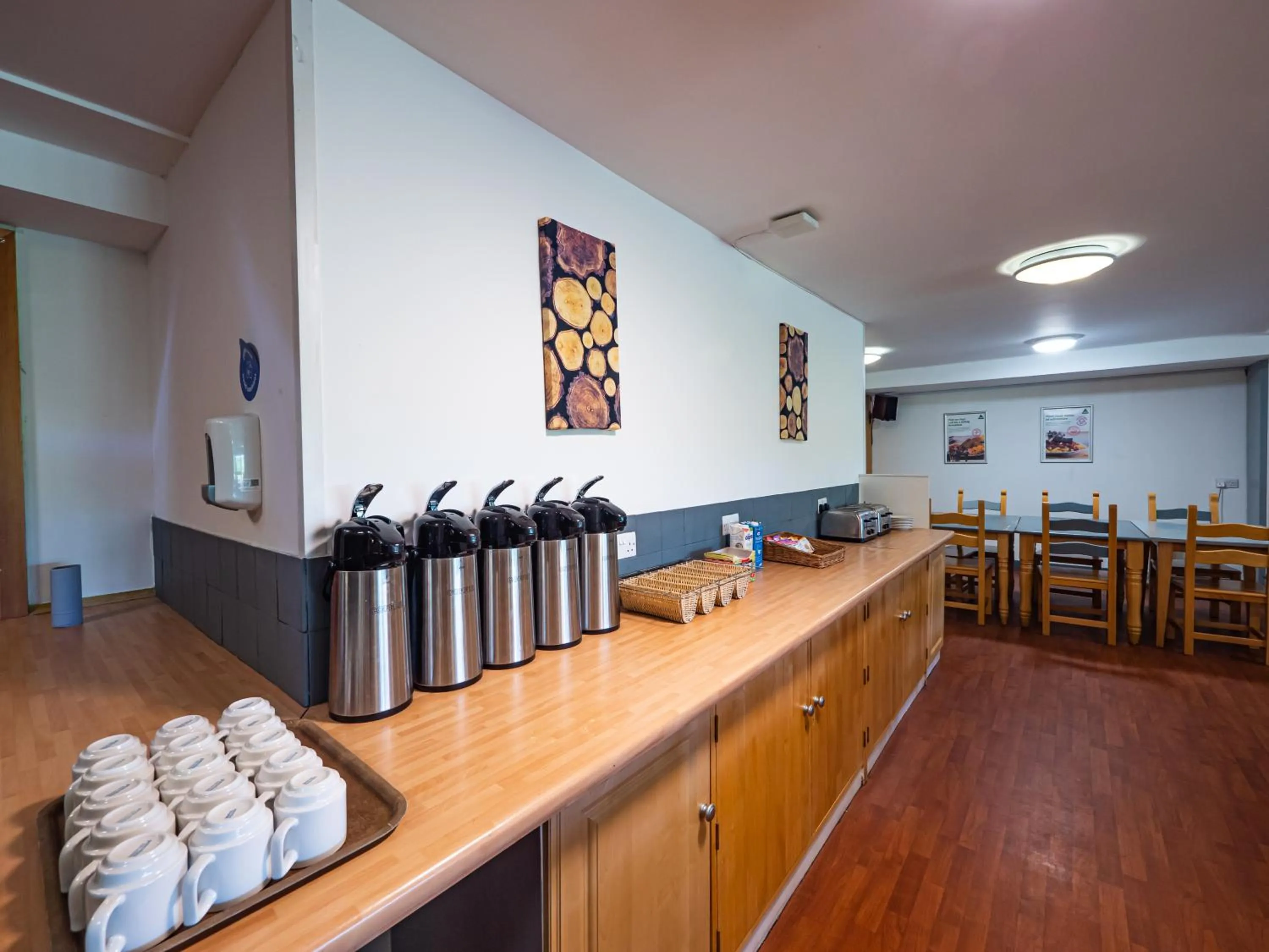 Restaurant/places to eat in YHA London Lee Valley