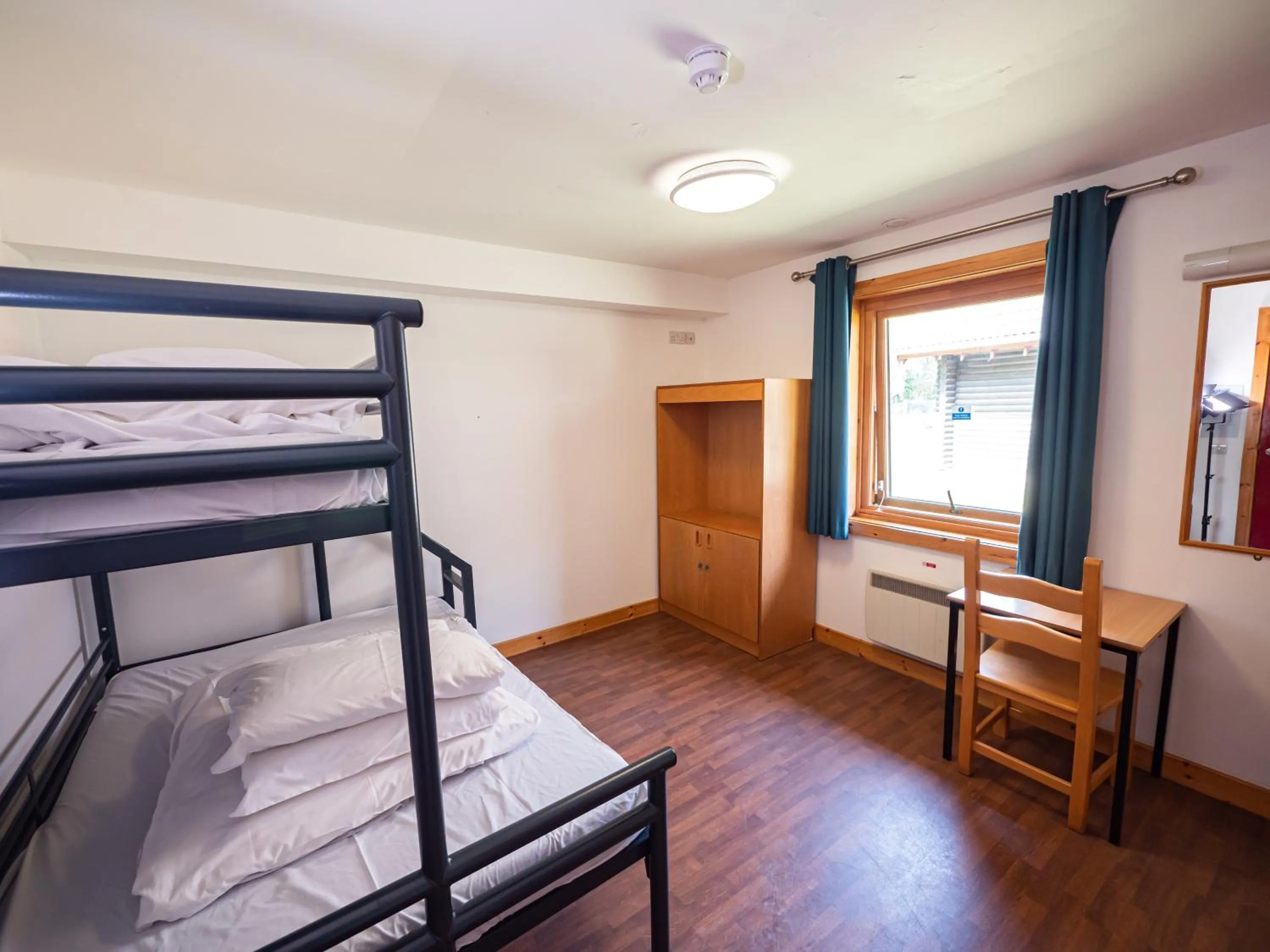 Bedroom, Bed in YHA London Lee Valley