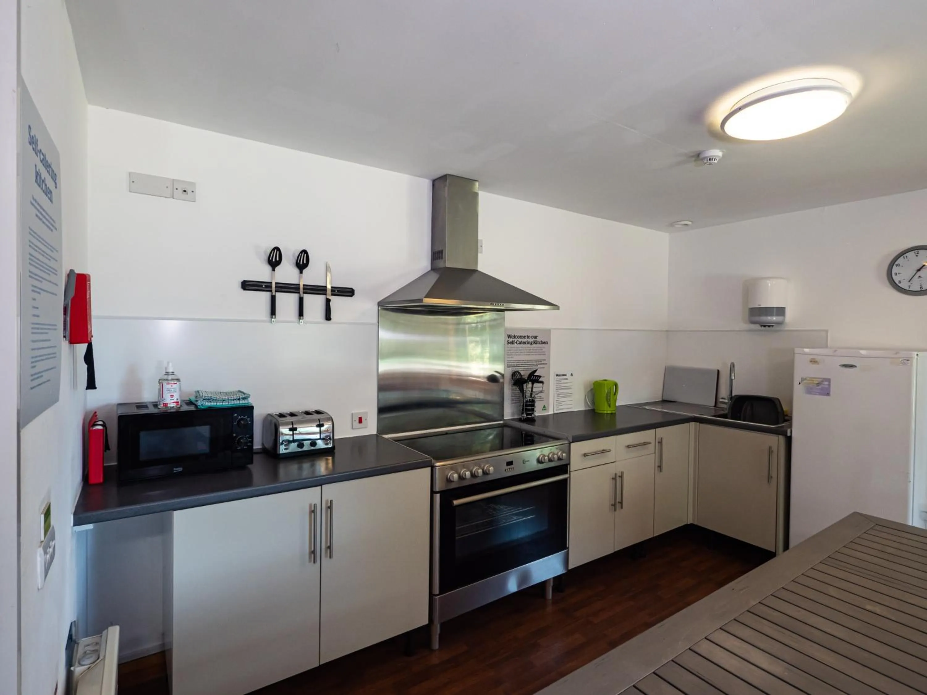 Communal kitchen in YHA London Lee Valley