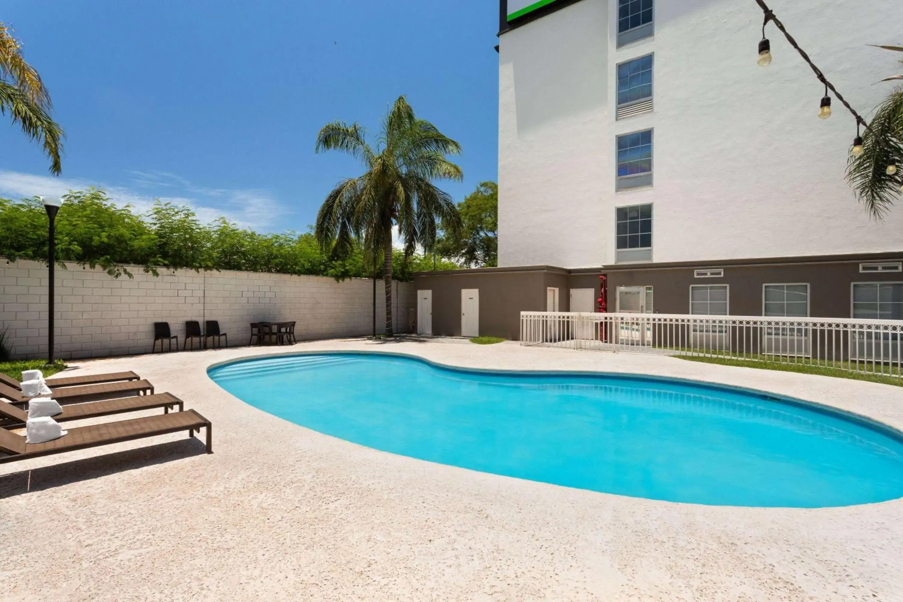 Swimming pool in Wyndham Garden Monterrey Aeropuerto Swimming pool in Wyndham Garden Monterrey Aeropuerto