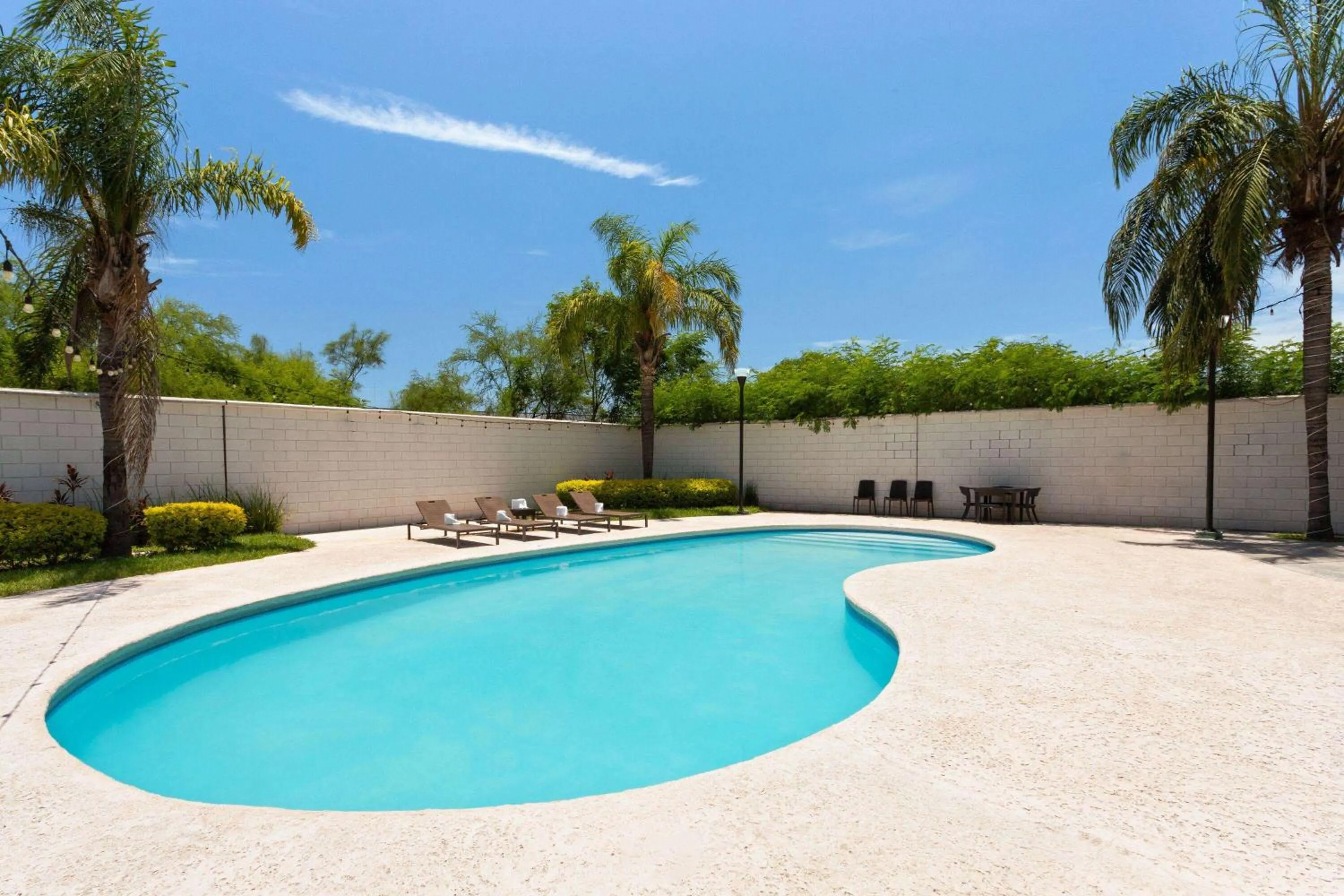 Swimming pool in Wyndham Garden Monterrey Aeropuerto