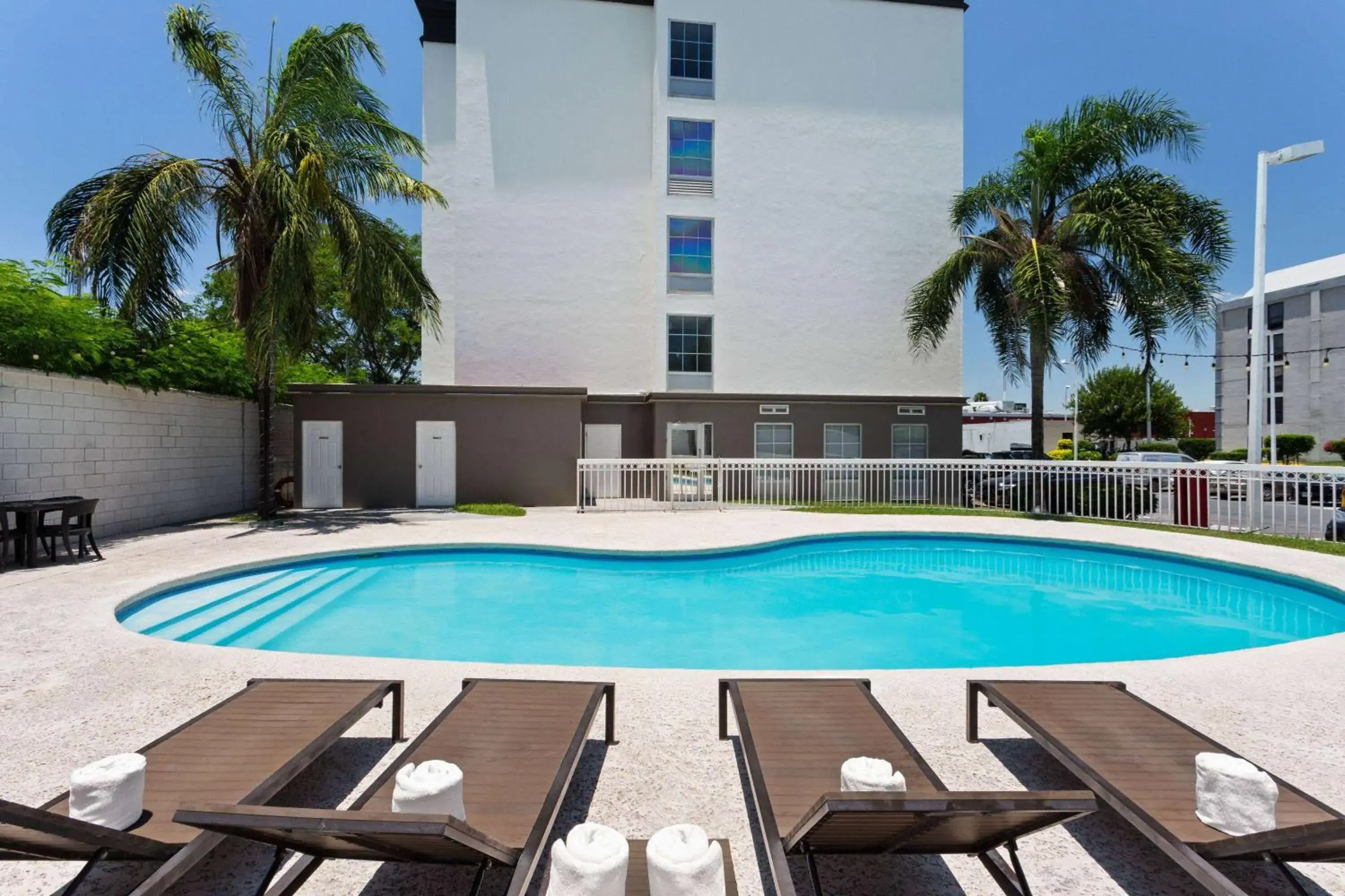 Swimming pool in Wyndham Garden Monterrey Aeropuerto Swimming pool in Wyndham Garden Monterrey Aeropuerto