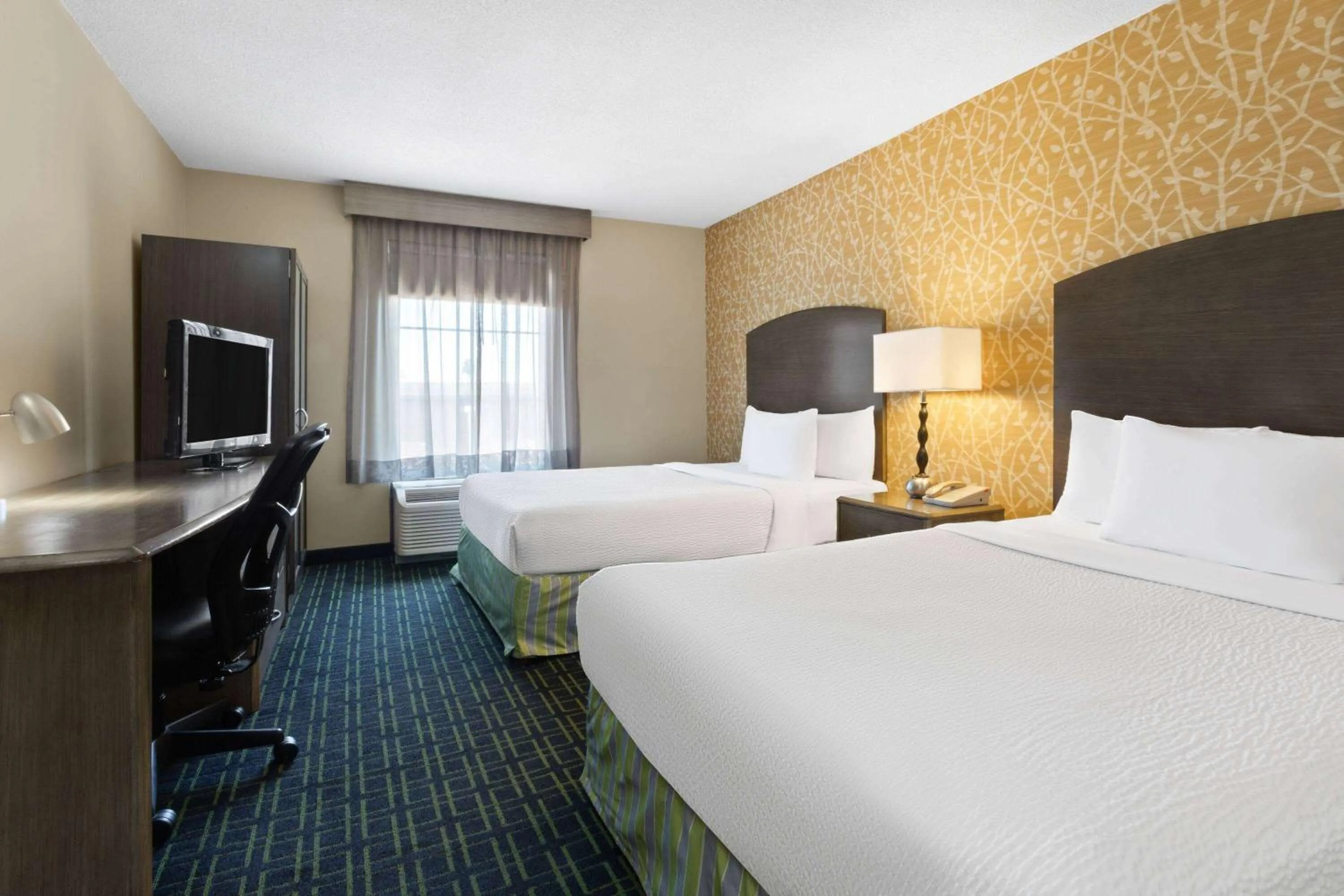 Photo of the whole room, Bed in Wyndham Garden Monterrey Aeropuerto