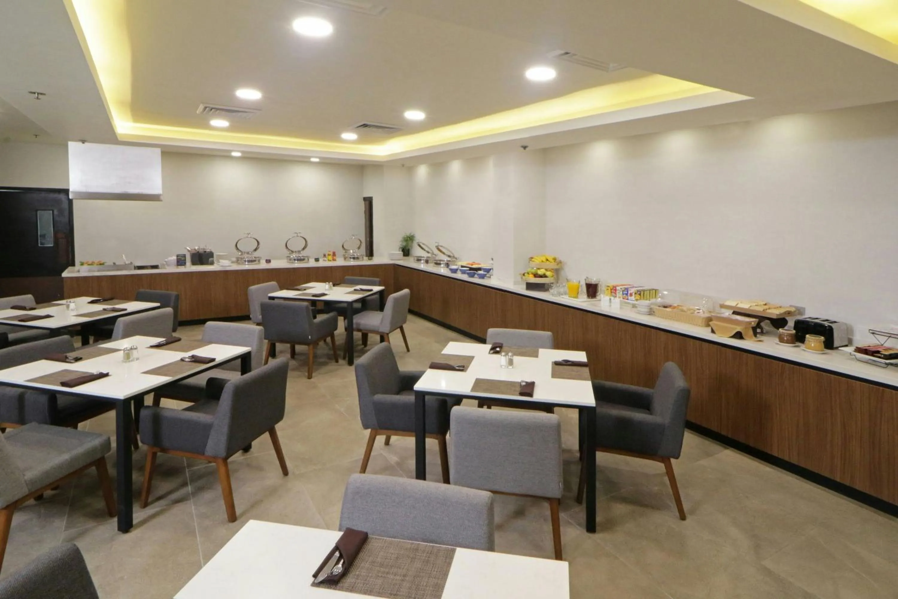 Restaurant/places to eat in Courtyard Monterrey Airport