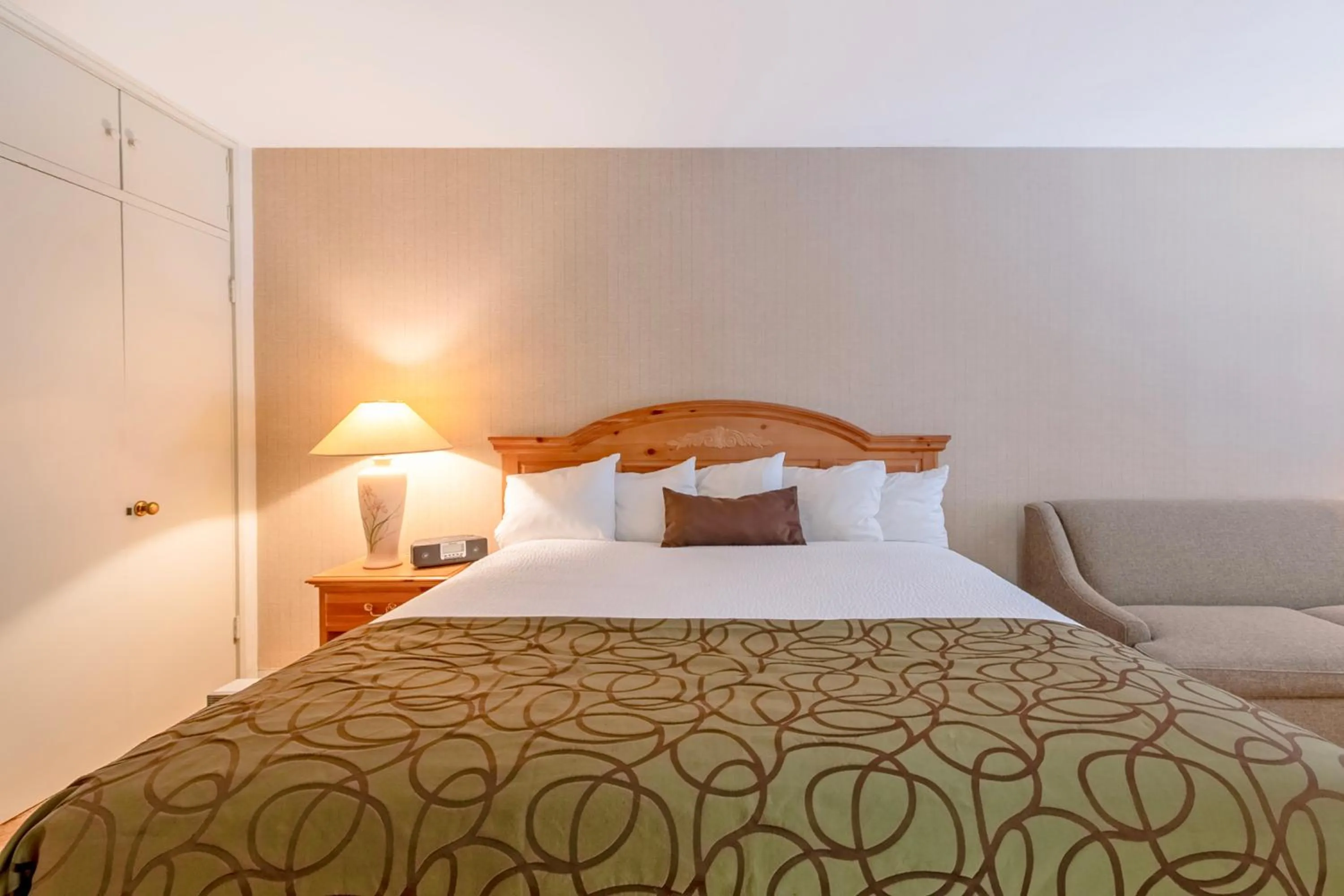 Bedroom, Bed in Historic Coronado Motor Hotel by OYO