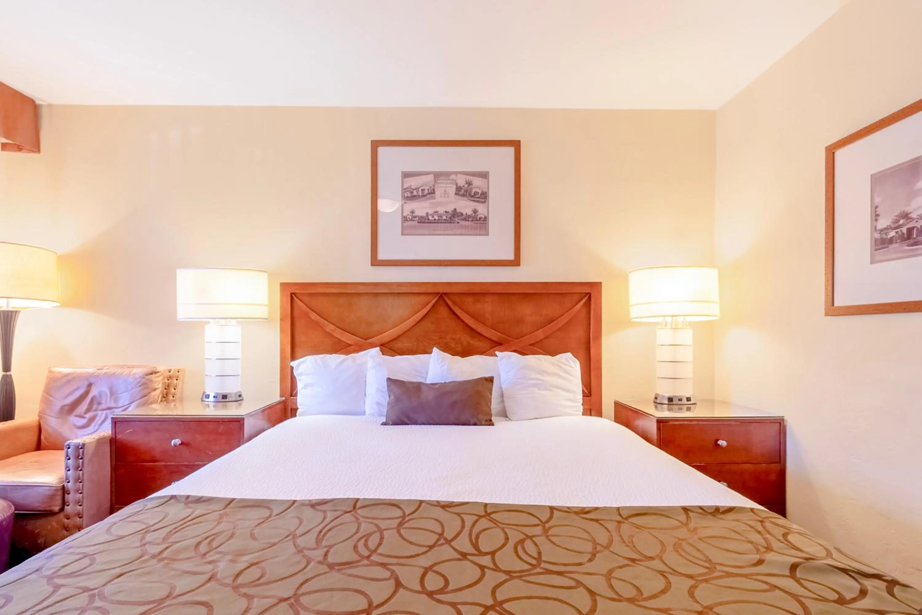 Bedroom, Bed in Historic Coronado Motor Hotel by OYO