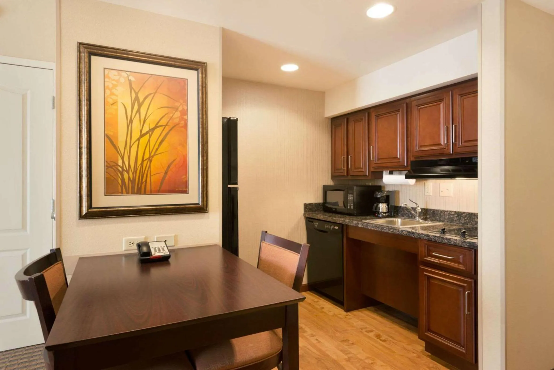 Kitchen or kitchenette in Homewood Suites New Brighton