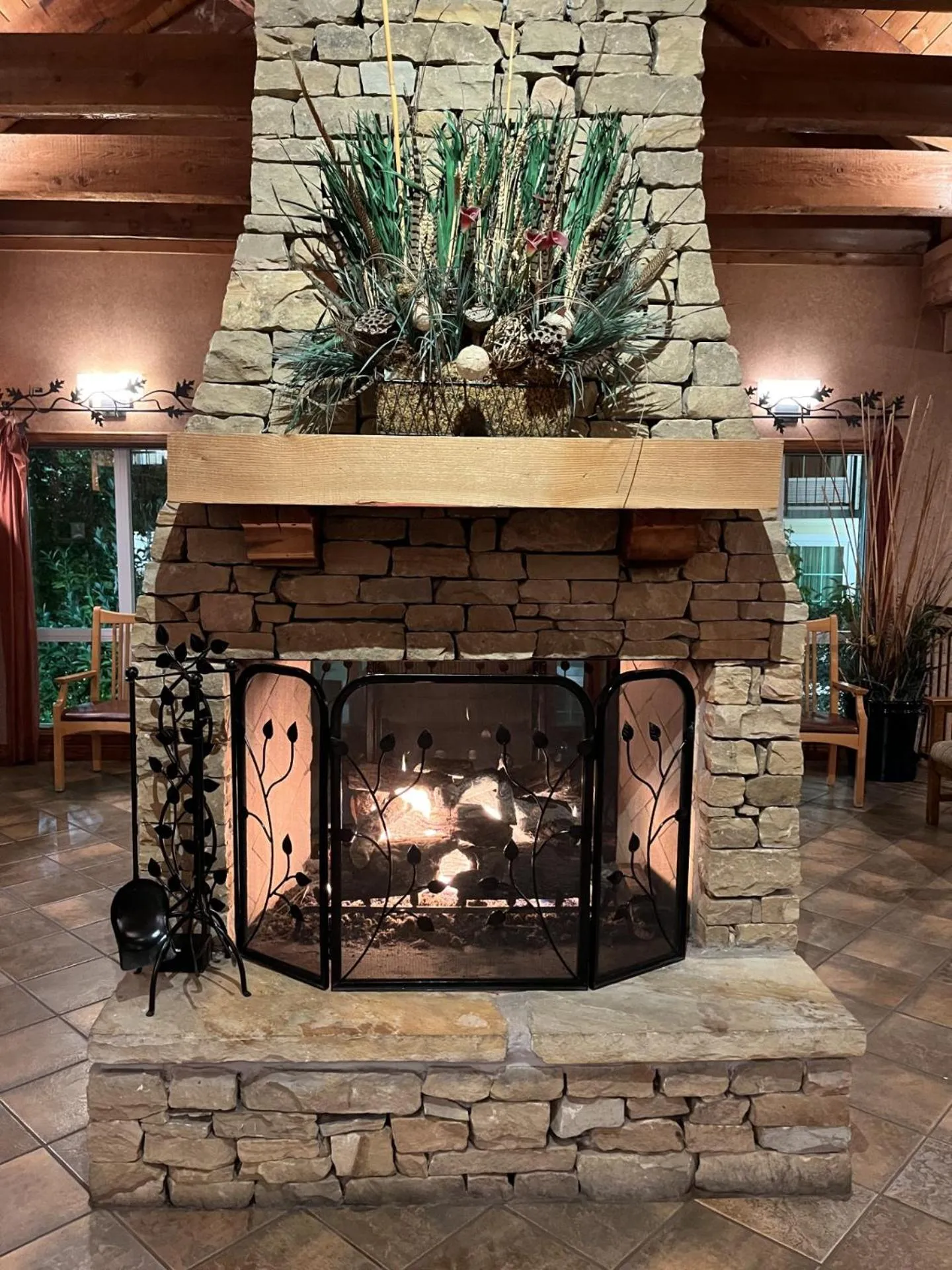 Communal lounge/ TV room in Econo Lodge Pigeon Forge Riverside