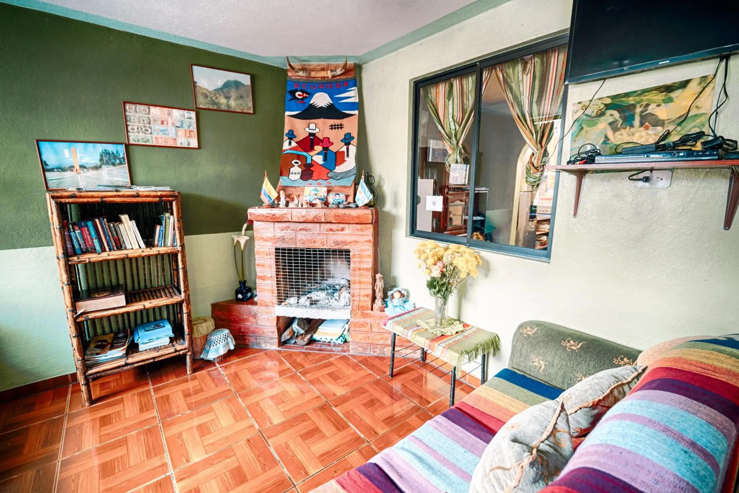 TV and multimedia in Green House Araque Inn