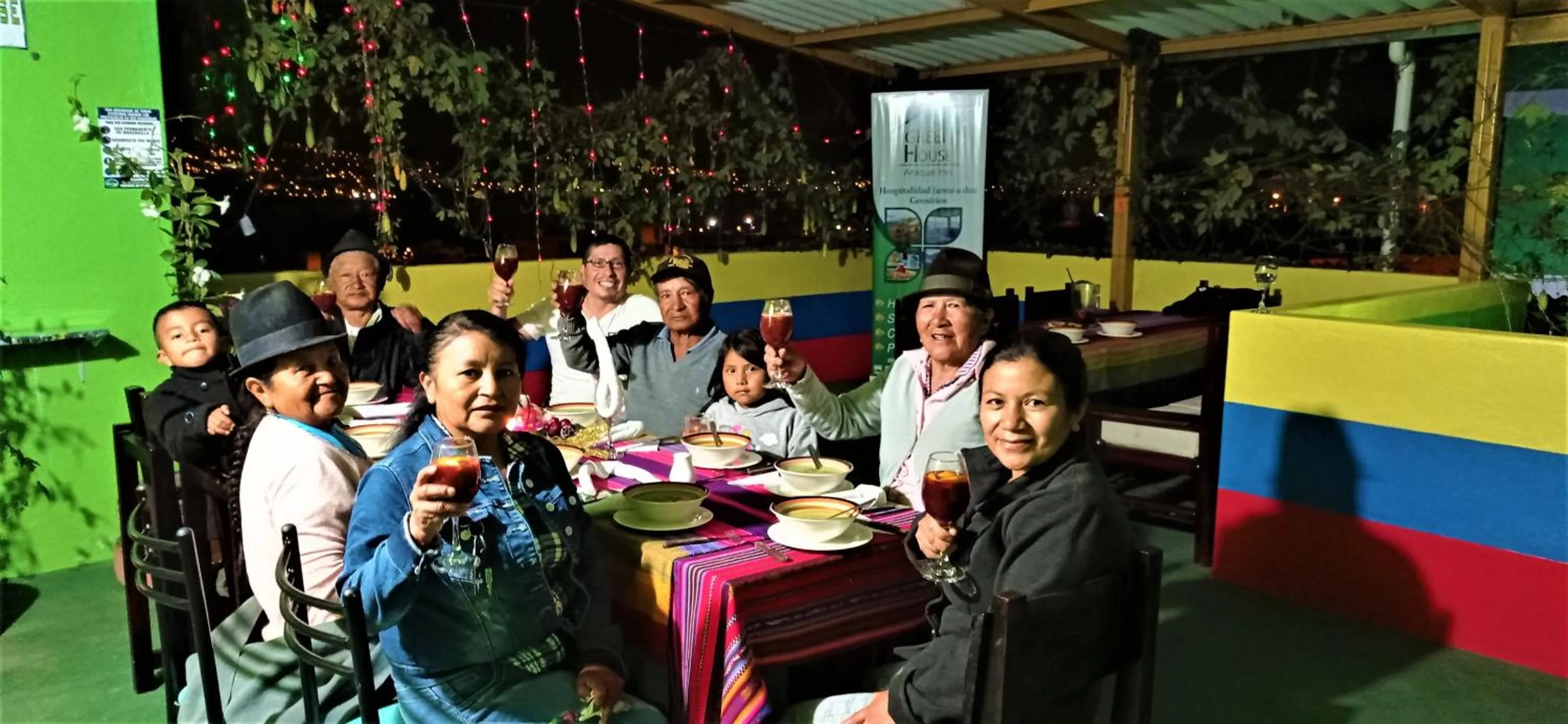 Communal lounge/ TV room in Green House Araque Inn