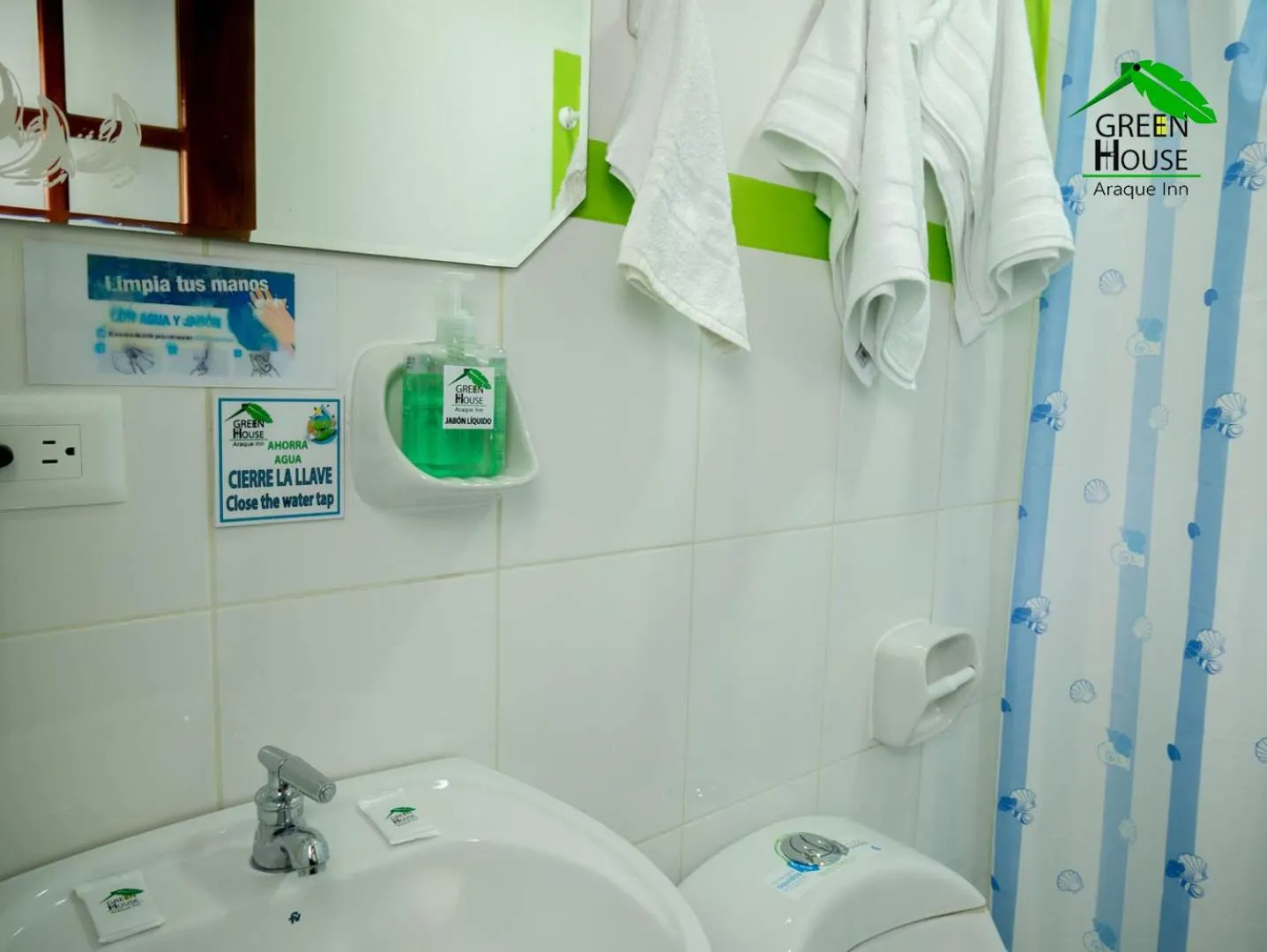 Bathroom in Green House Araque Inn