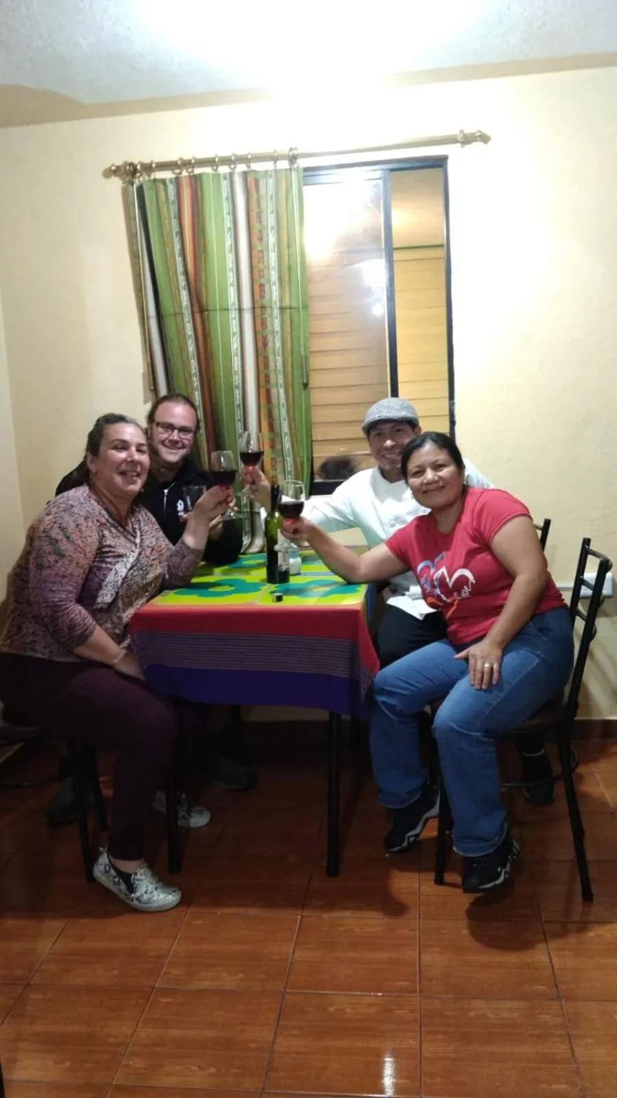 Communal kitchen in Green House Araque Inn