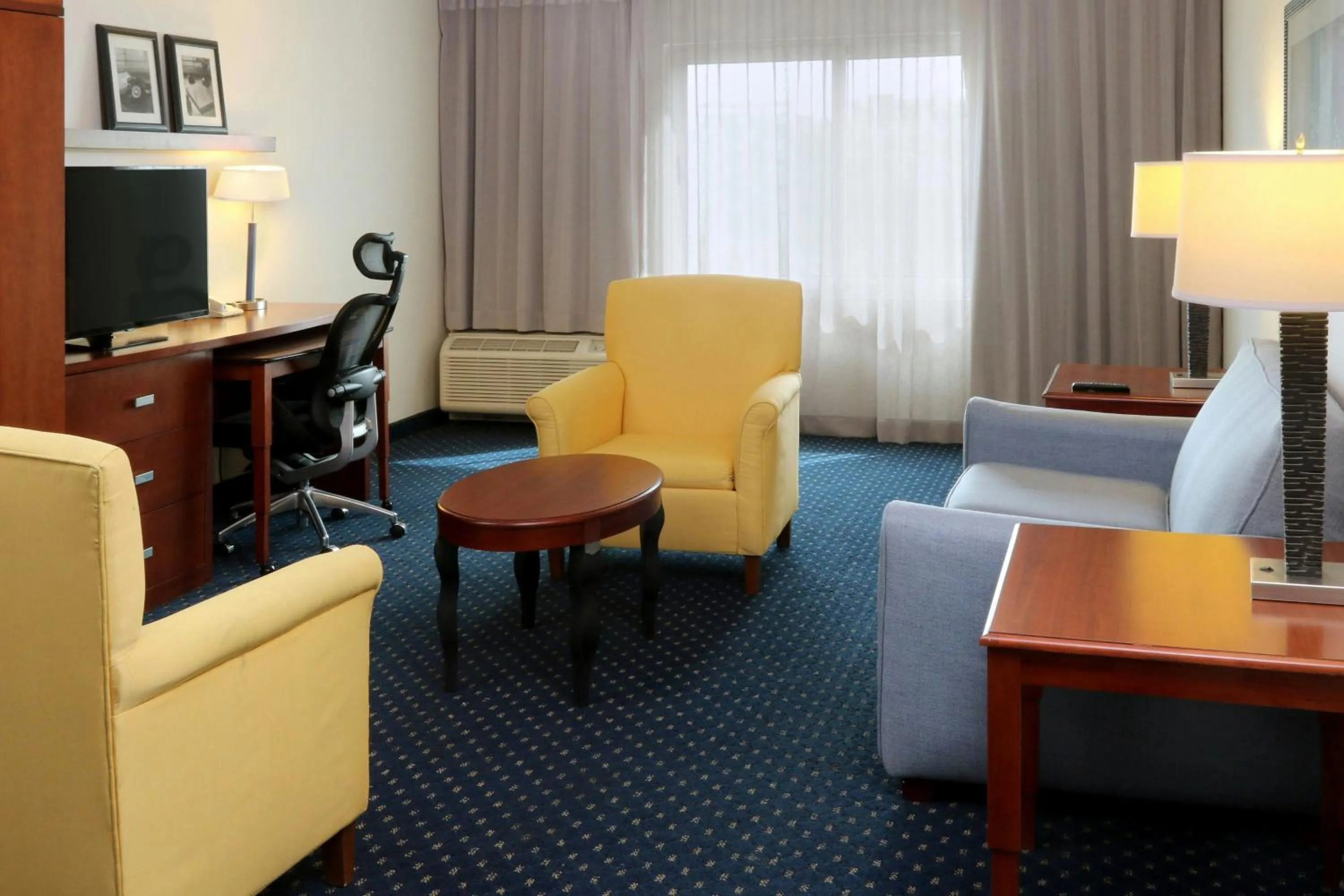 Photo of the whole room in Courtyard Monterrey San Jeronimo