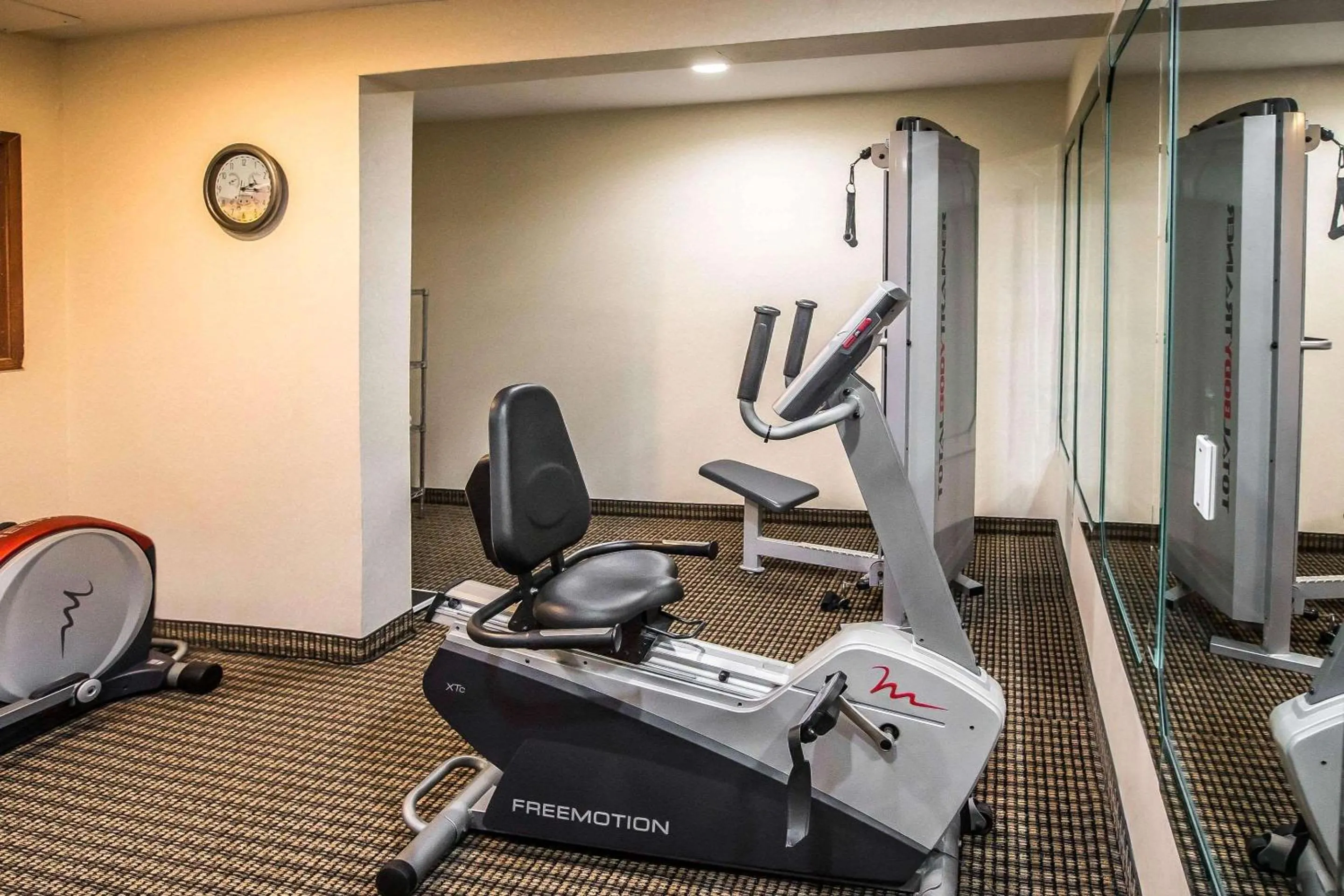 Fitness centre/facilities in Econo Lodge Inn & Suites Monroe