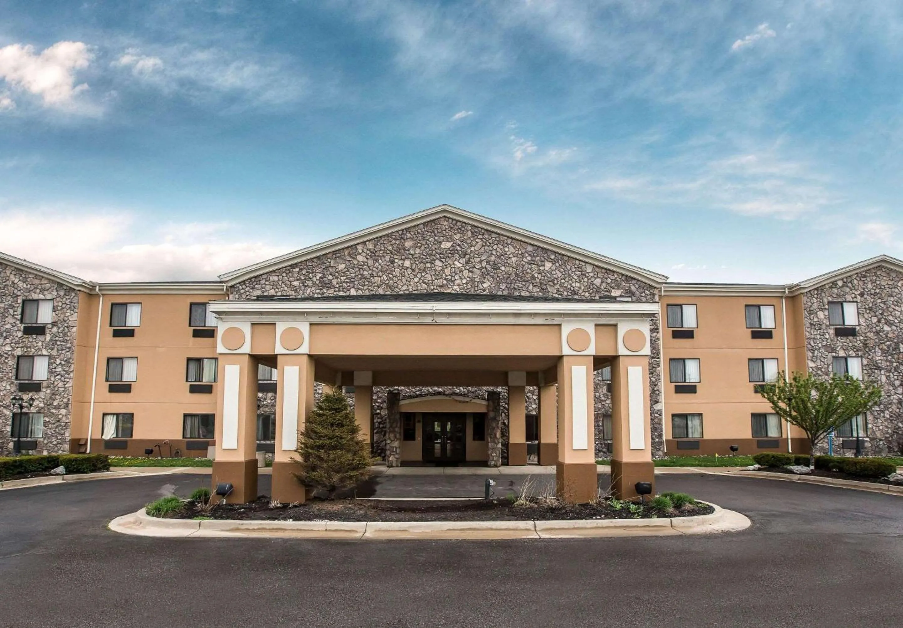 Property building in Econo Lodge Inn & Suites Monroe