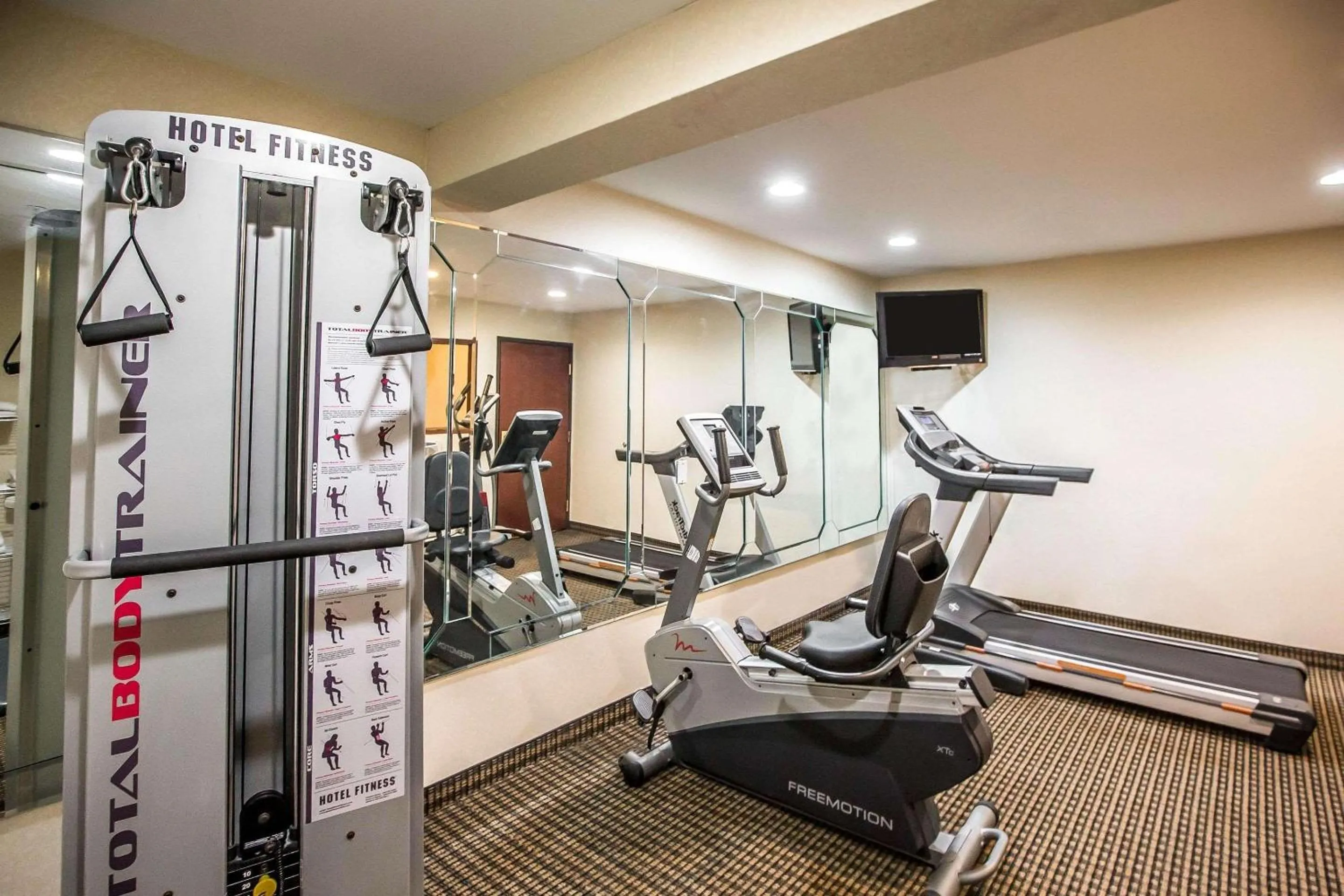 Fitness centre/facilities in Econo Lodge Inn & Suites Monroe