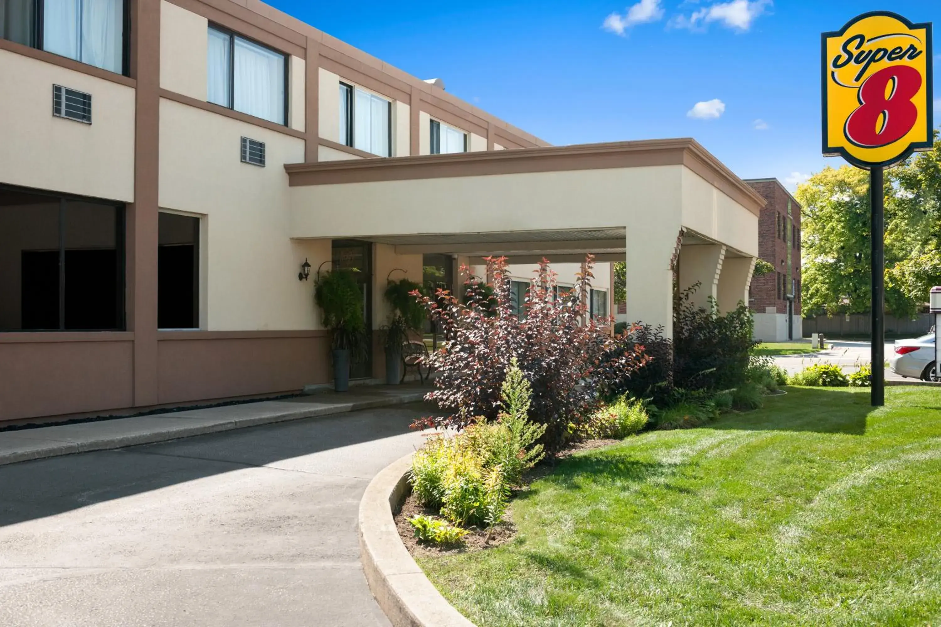 Facade/entrance in Super 8 by Wyndham Sarnia ON Facade/entrance in Super 8 by Wyndham Sarnia ON