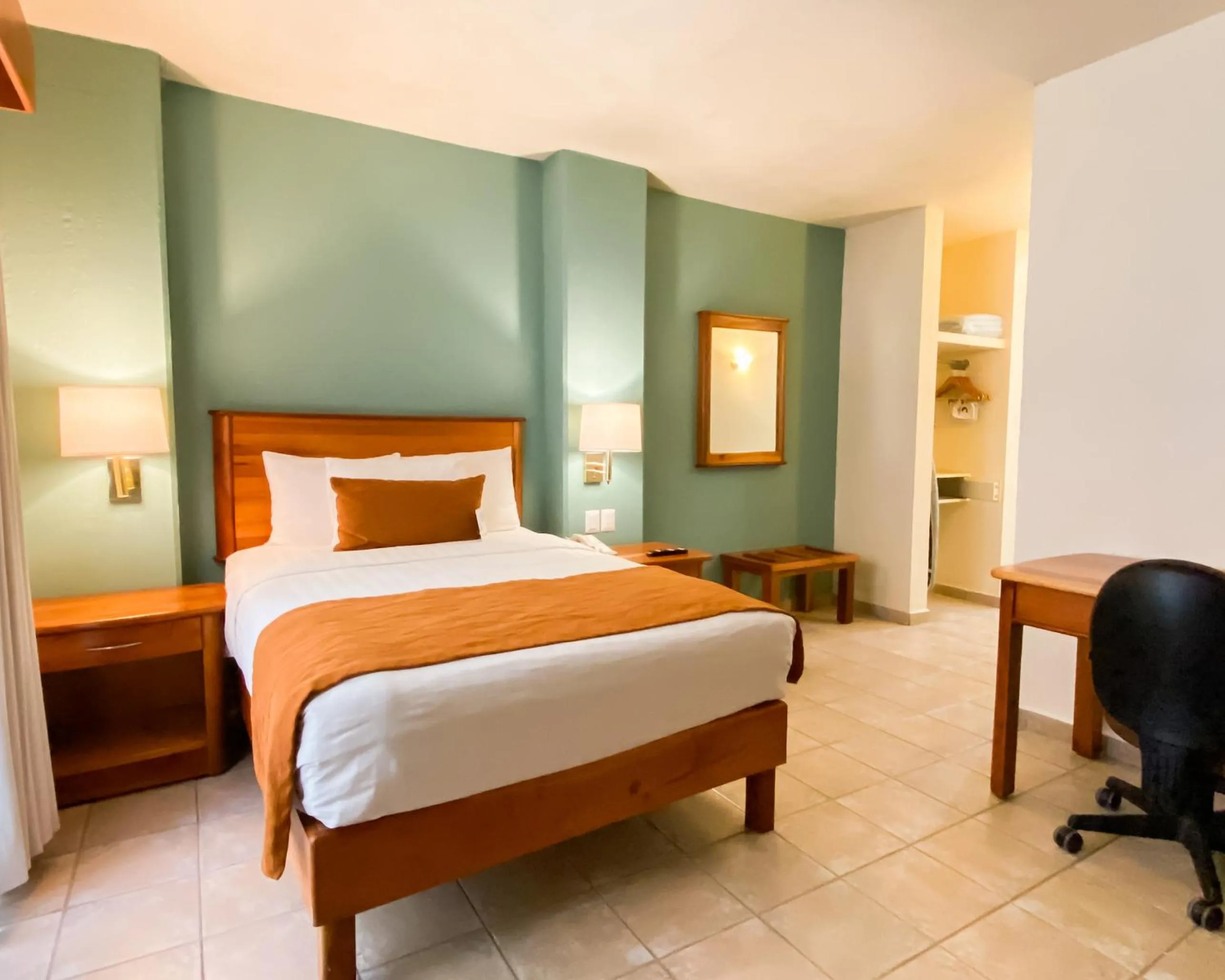 Bedroom, Bed in Comfort Inn Tampico