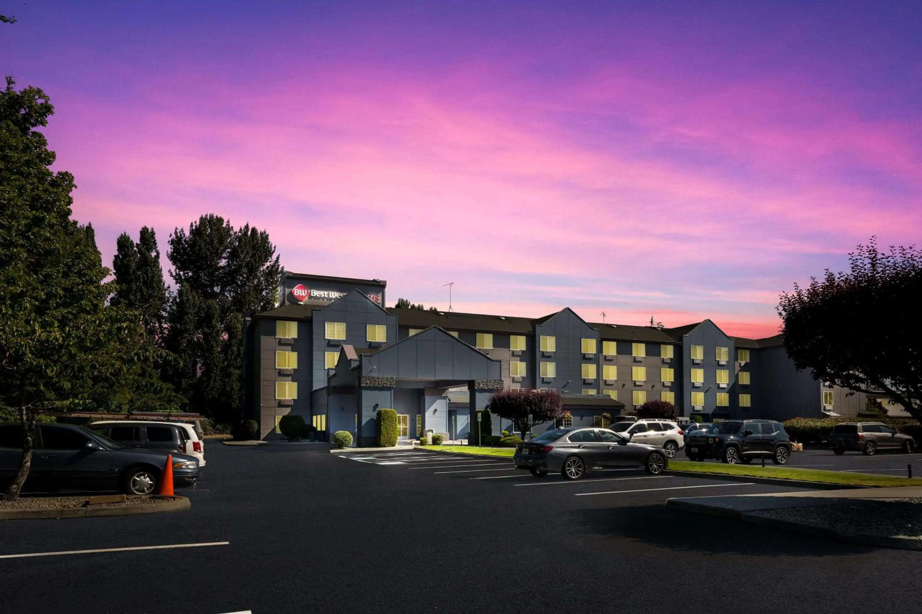 Property building in Best Western PLUS Mountain View Auburn Inn