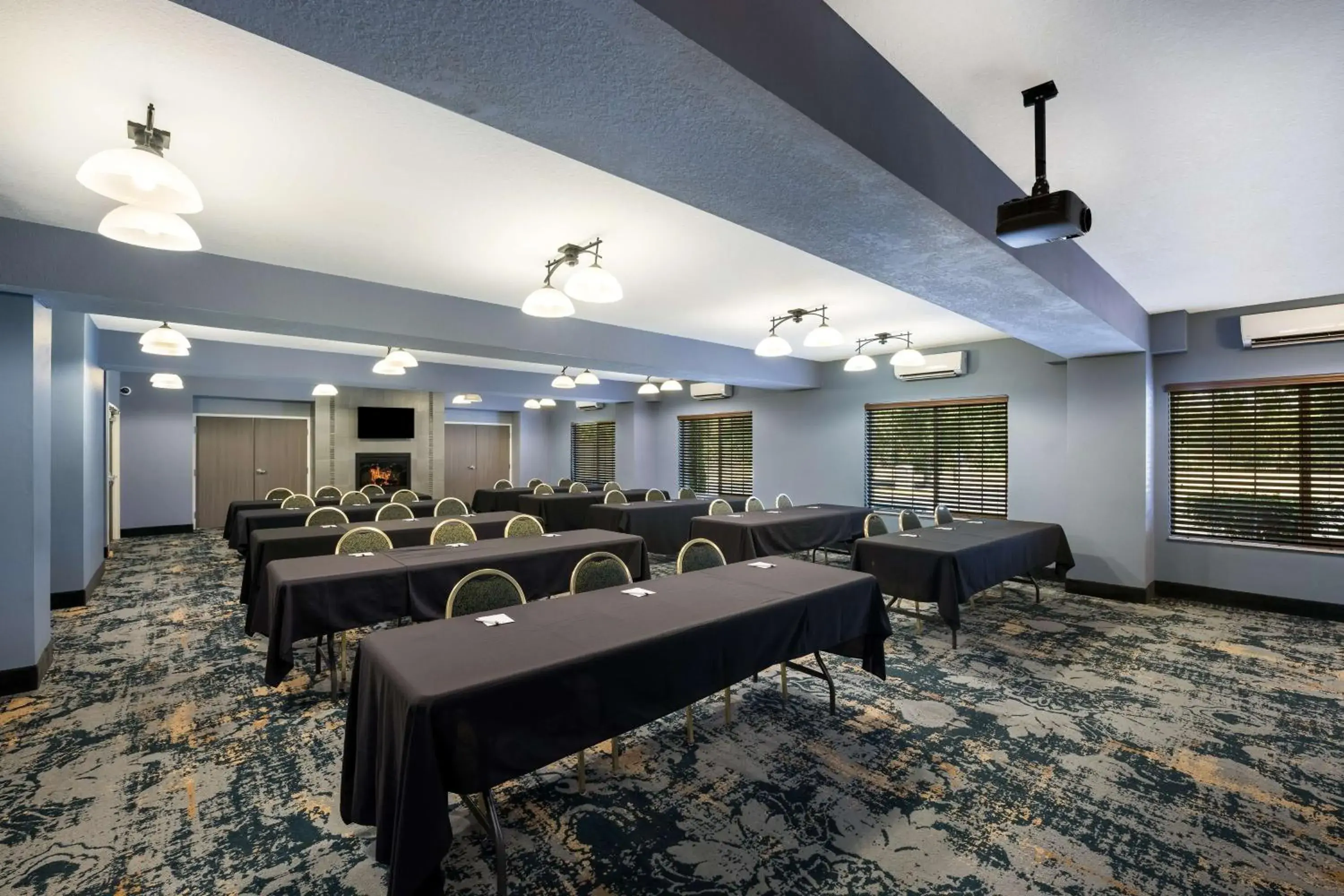 Meeting/conference room in Best Western PLUS Mountain View Auburn Inn Meeting/conference room in Best Western PLUS Mountain View Auburn Inn