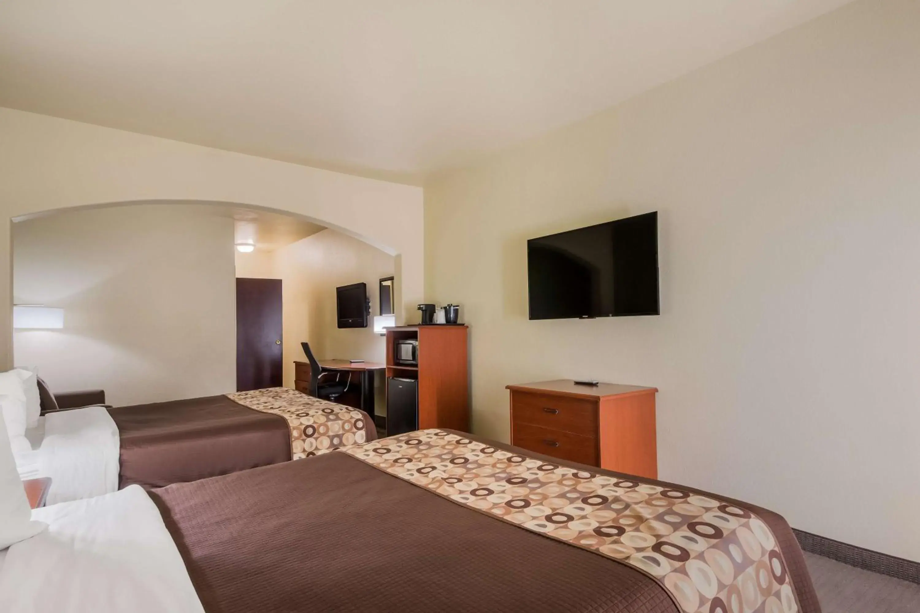 Bedroom, Bed in SureStay Plus Hotel by Best Western Near SeaWorld San Antonio Bedroom, Bed in SureStay Plus Hotel by Best Western Near SeaWorld San Antonio
